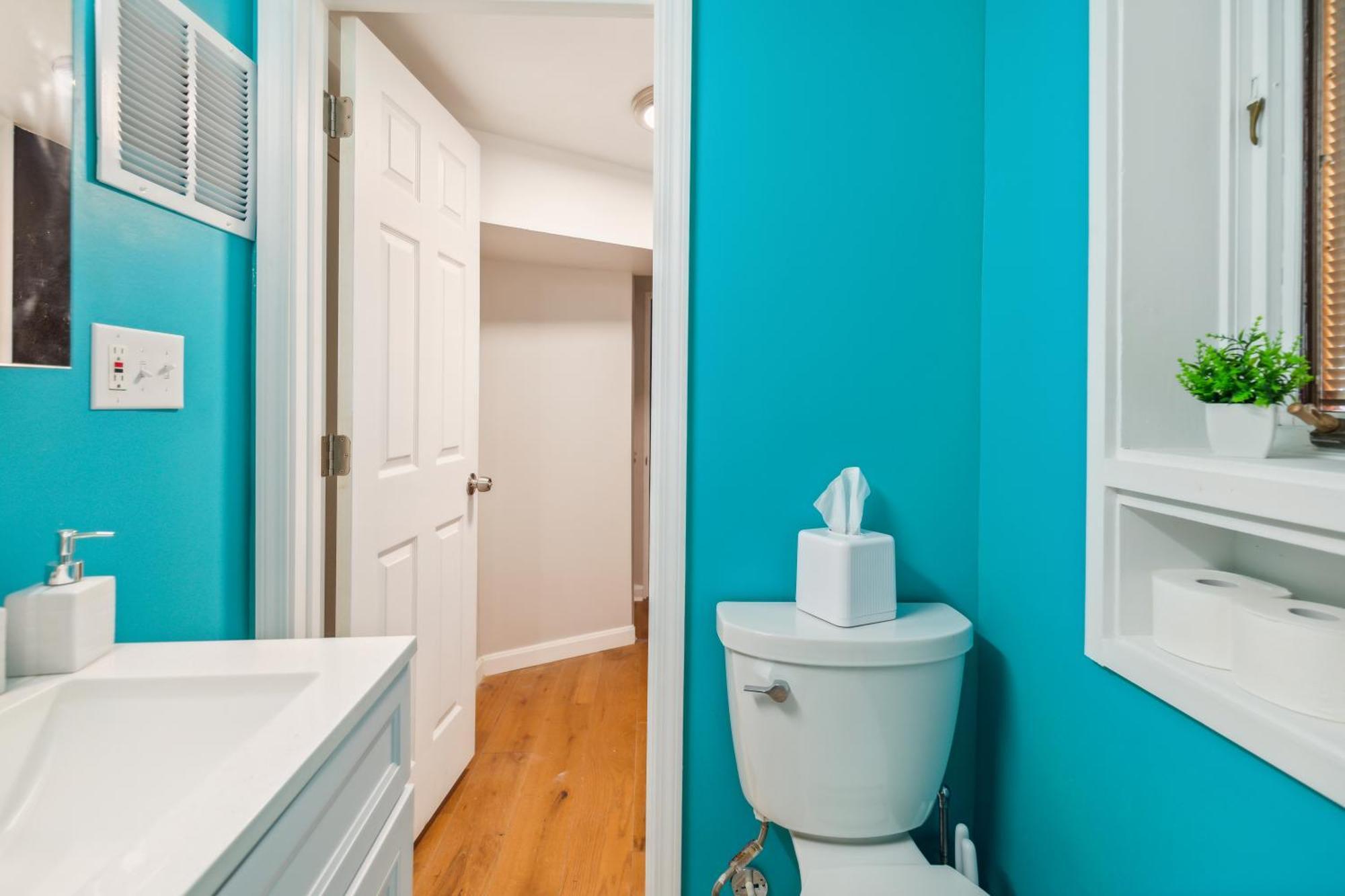 Charming Remodeled 3-br Near Attractions Holiday home *