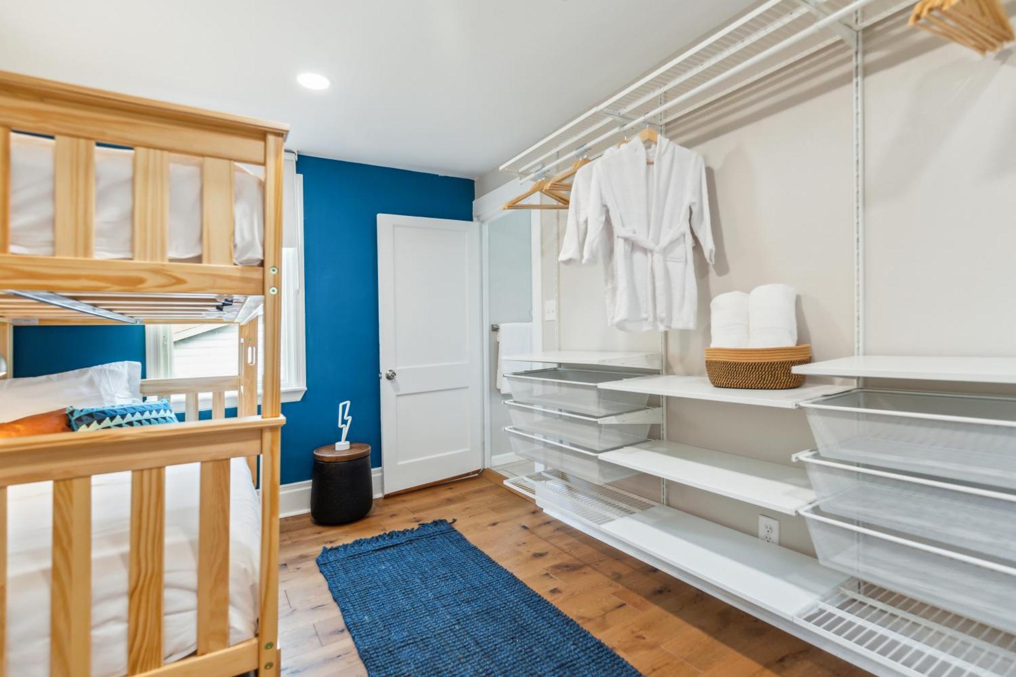Holiday home Charming Remodeled 3-br Near Attractions Pittsburgh