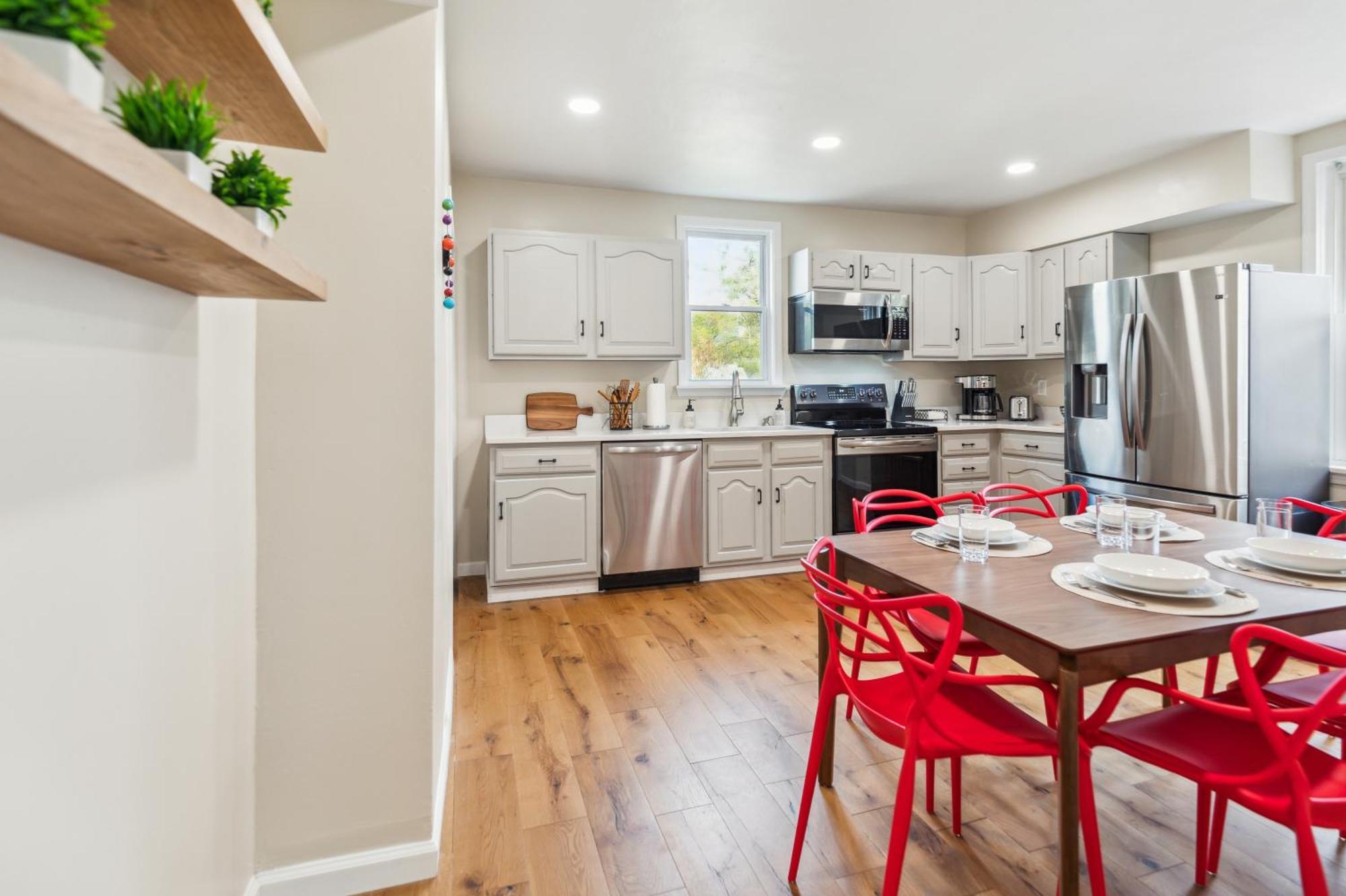 Charming Remodeled 3-br Near Attractions Pittsburgh