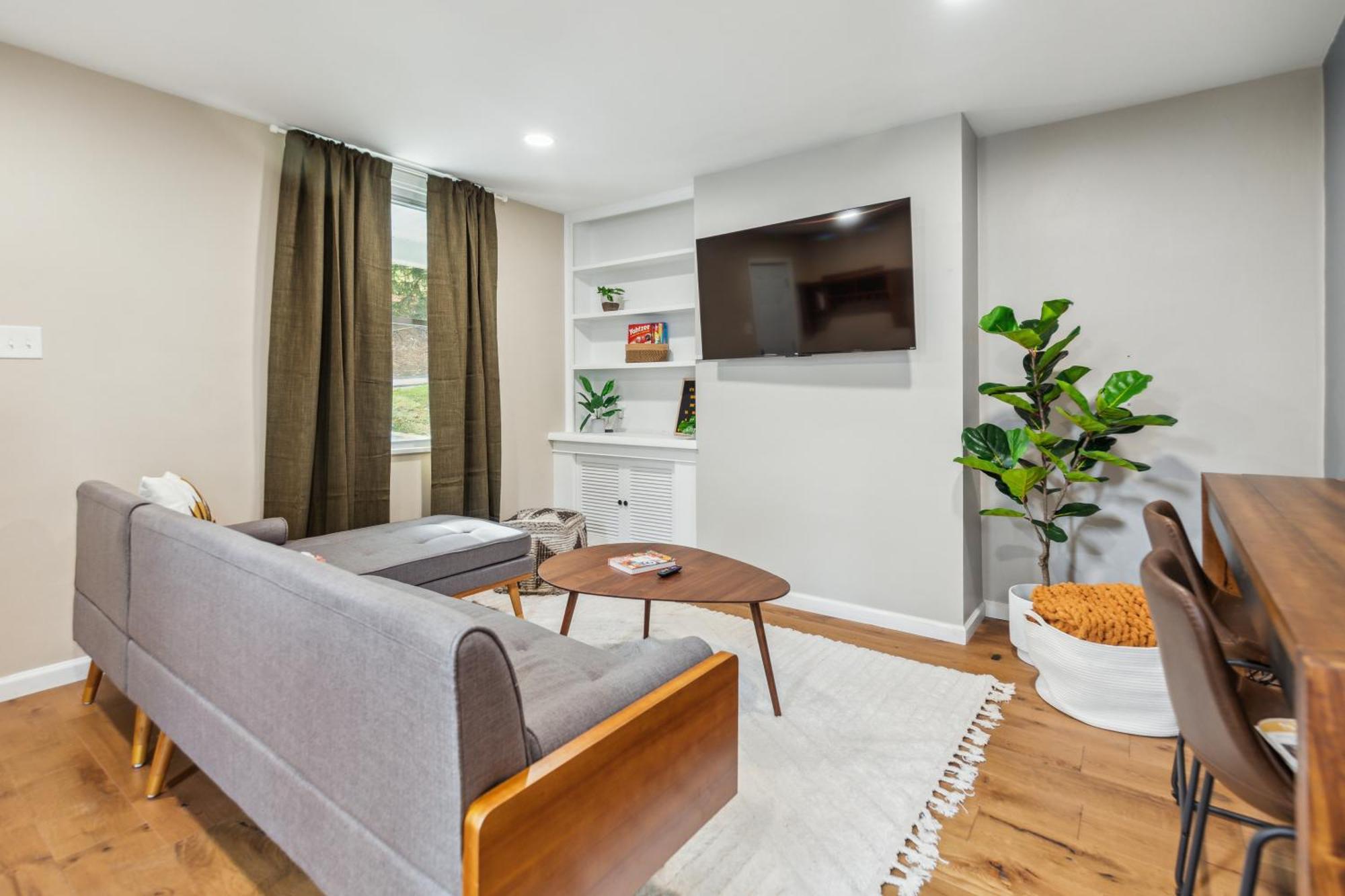 Holiday home Charming Remodeled 3-br Near Attractions