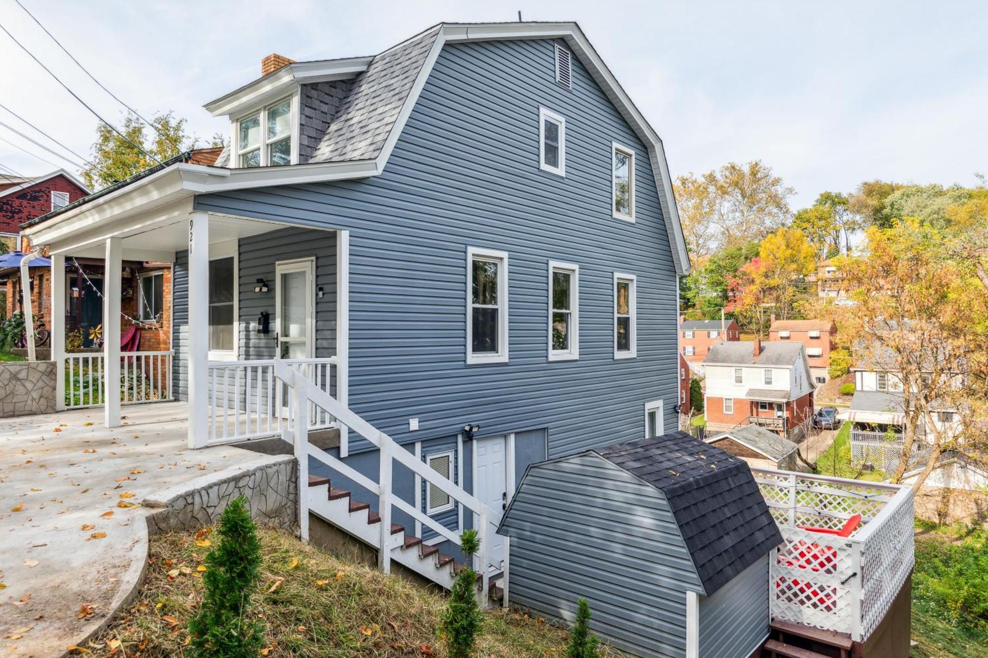 Charming Remodeled 3-br Near Attractions Holiday home