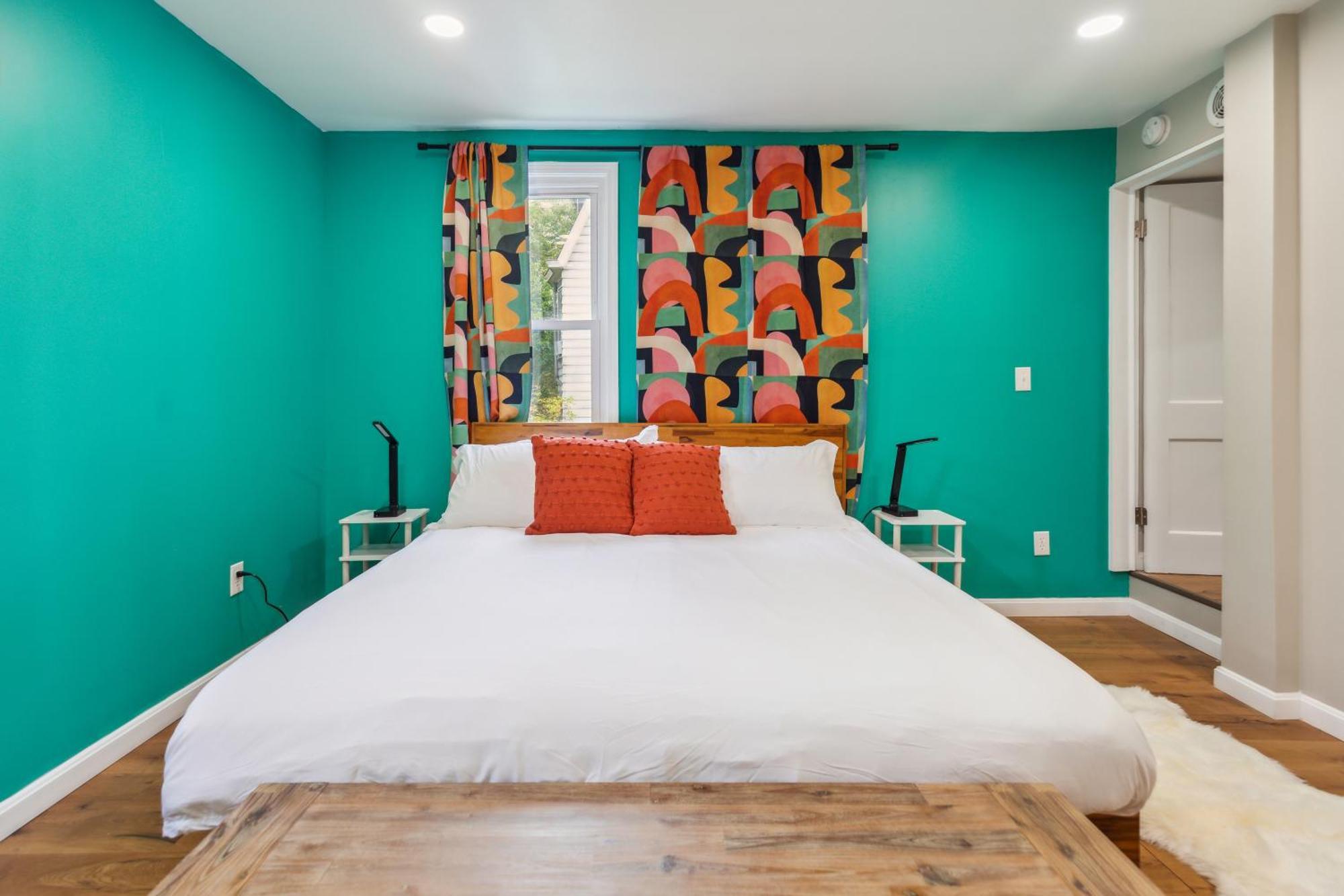 Holiday home Charming Remodeled 3-br Near Attractions *