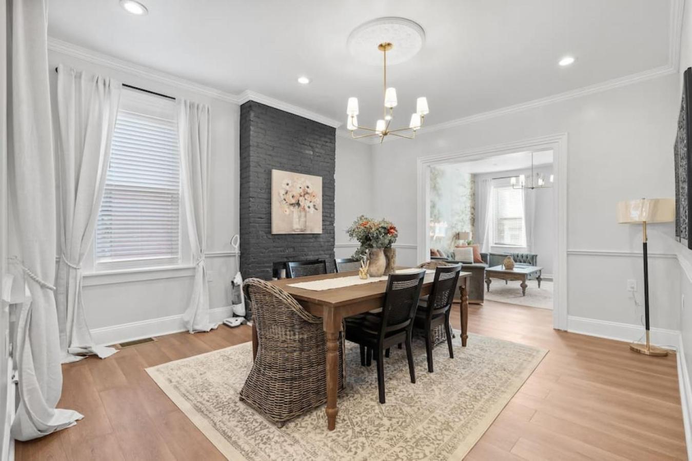 Holiday home New! Stunning 4bd, Near Stadium, Hottub, Mini Golf Pittsburgh