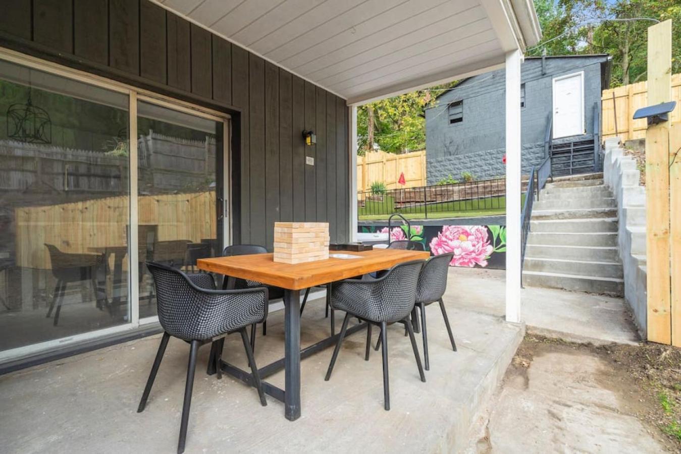 New! Stunning 4bd, Near Stadium, Hottub, Mini Golf *