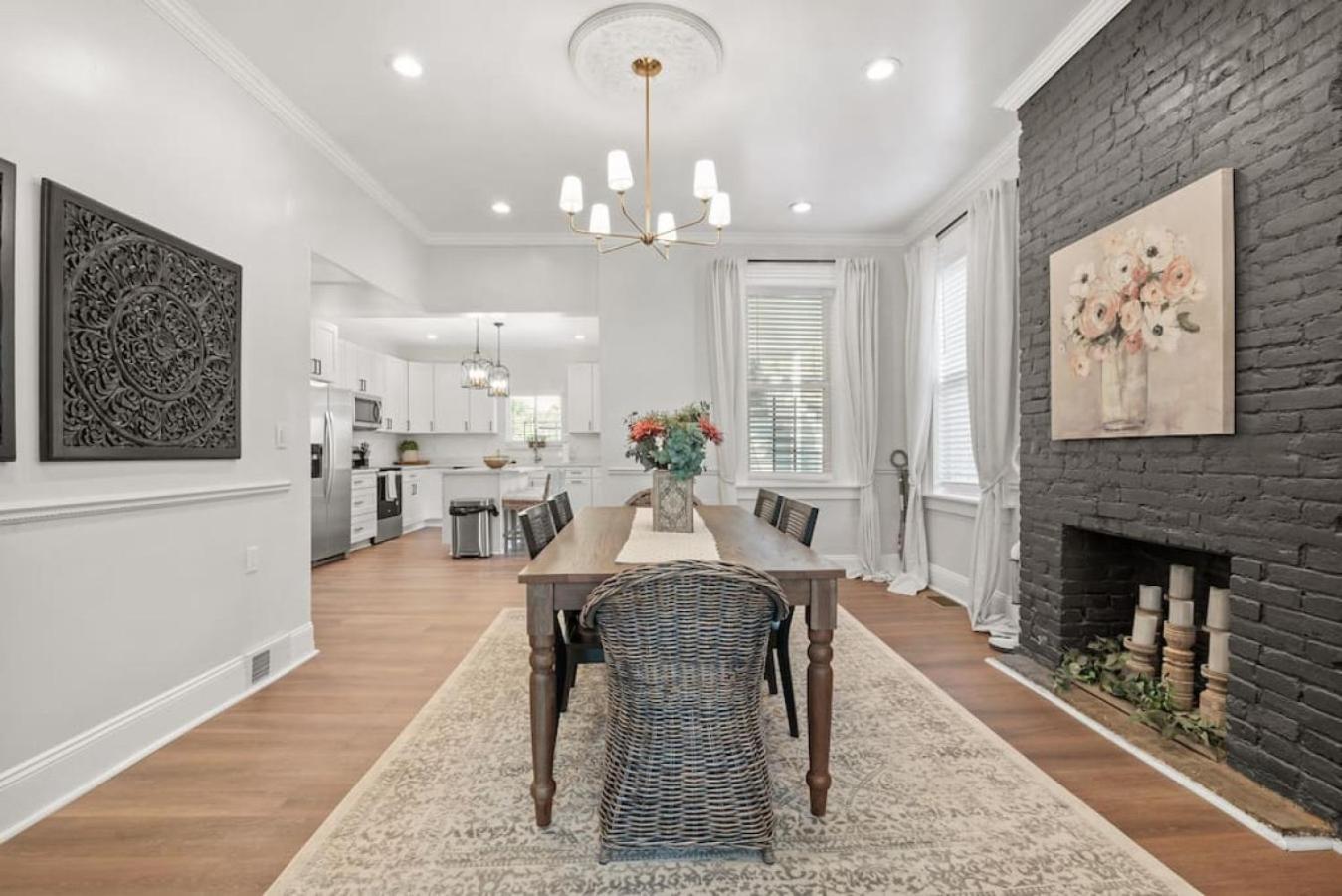 New! Stunning 4bd, Near Stadium, Hottub, Mini Golf * Pittsburgh
