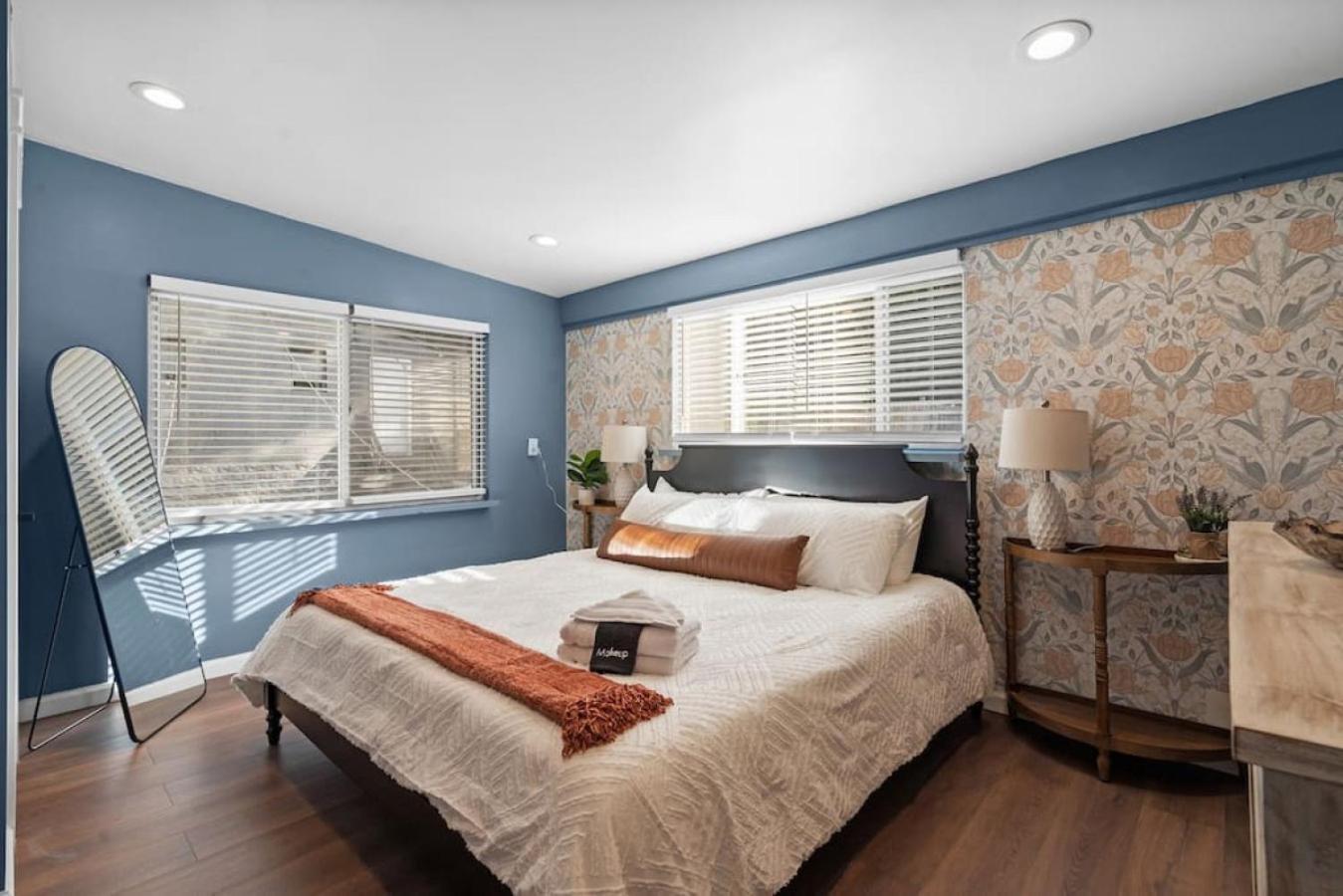 New! Stunning 4bd, Near Stadium, Hottub, Mini Golf *