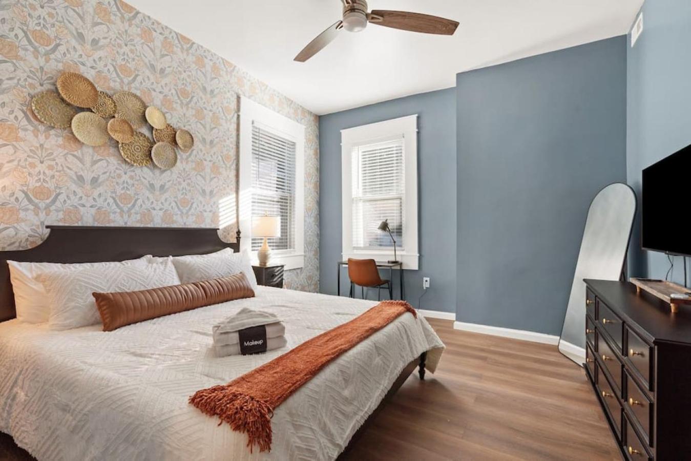 New! Stunning 4bd, Near Stadium, Hottub, Mini Golf Pittsburgh