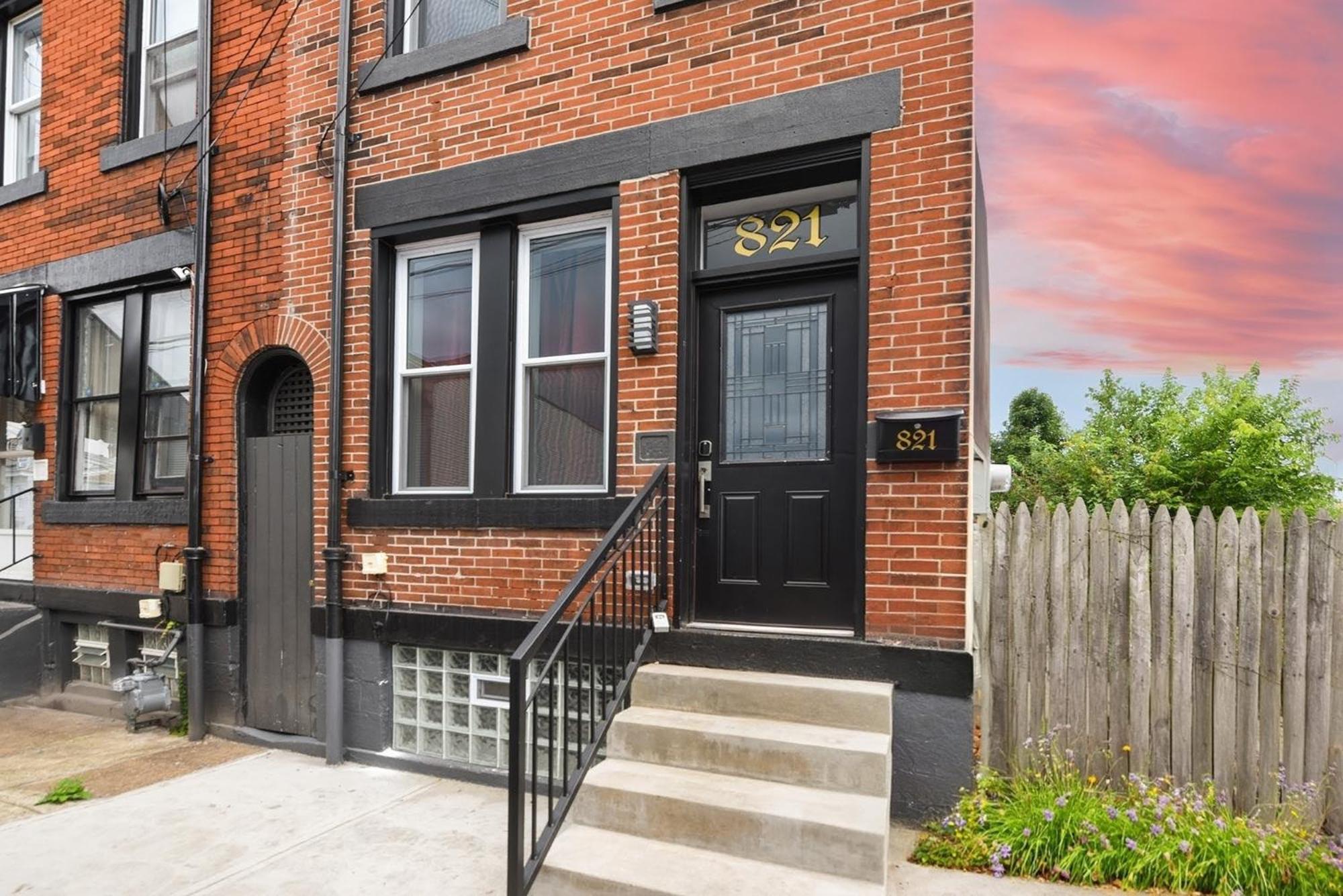 Hostwise - The Peralta - Brand New, Great Kitchen, Theater Holiday home Pittsburgh