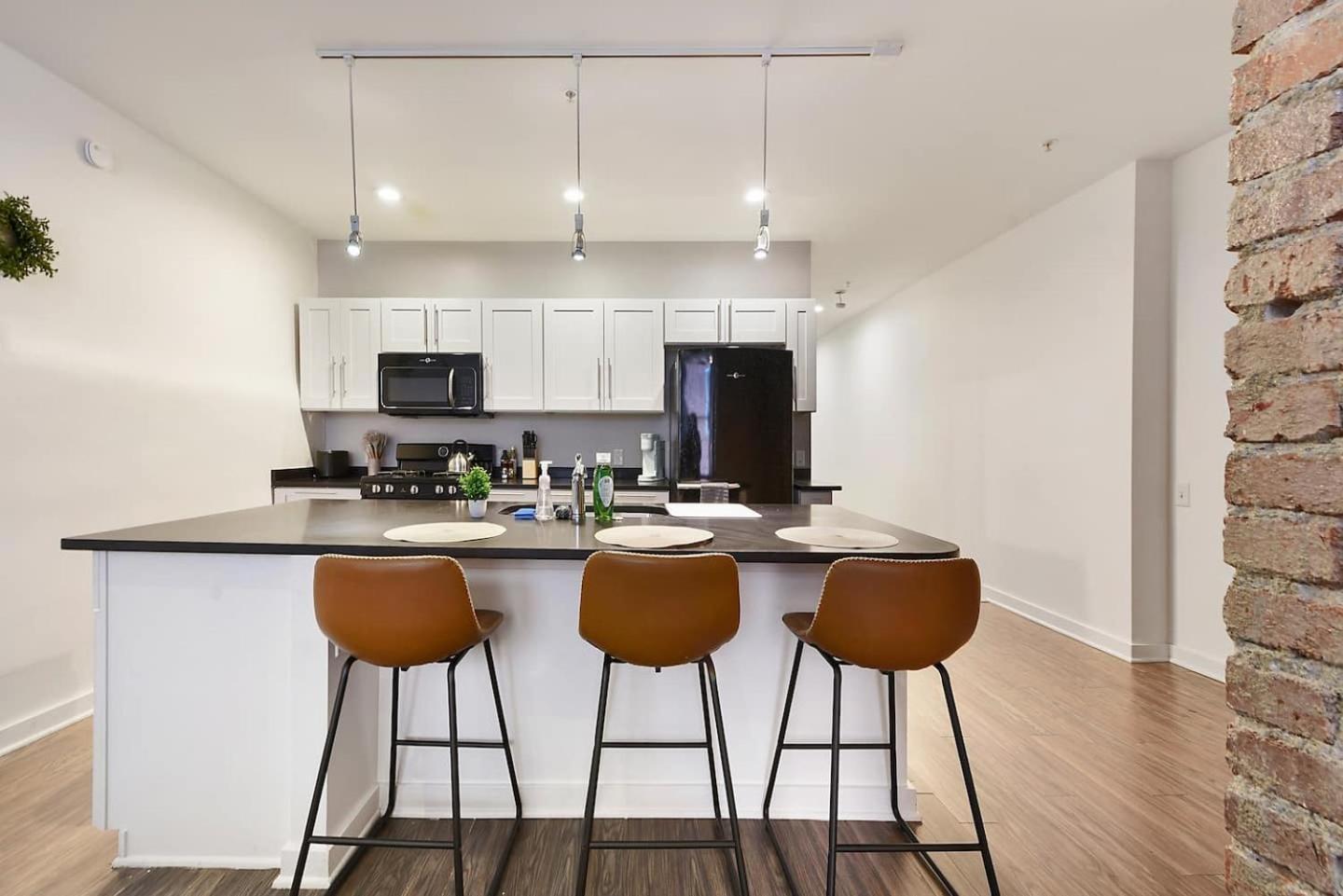 1 Bedroom Downtown Pittsburgh With Best Roof Top View Pittsburgh
