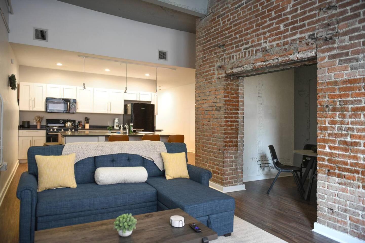 1 Bedroom Downtown Pittsburgh With Best Roof Top View