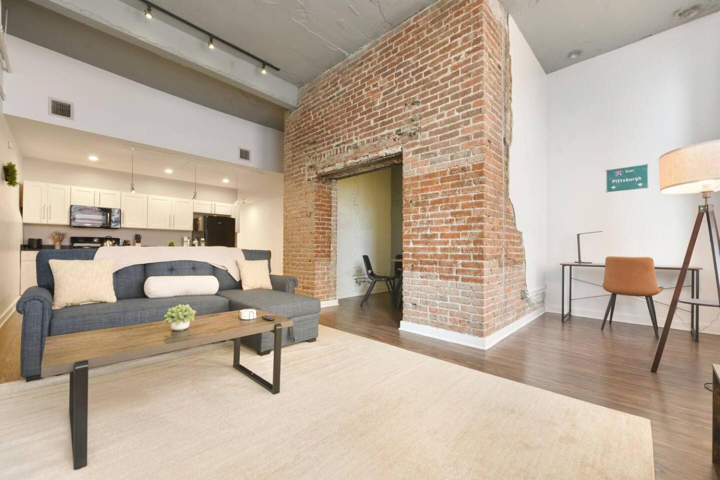 1 Bedroom Downtown Pittsburgh With Best Roof Top View * Pittsburgh