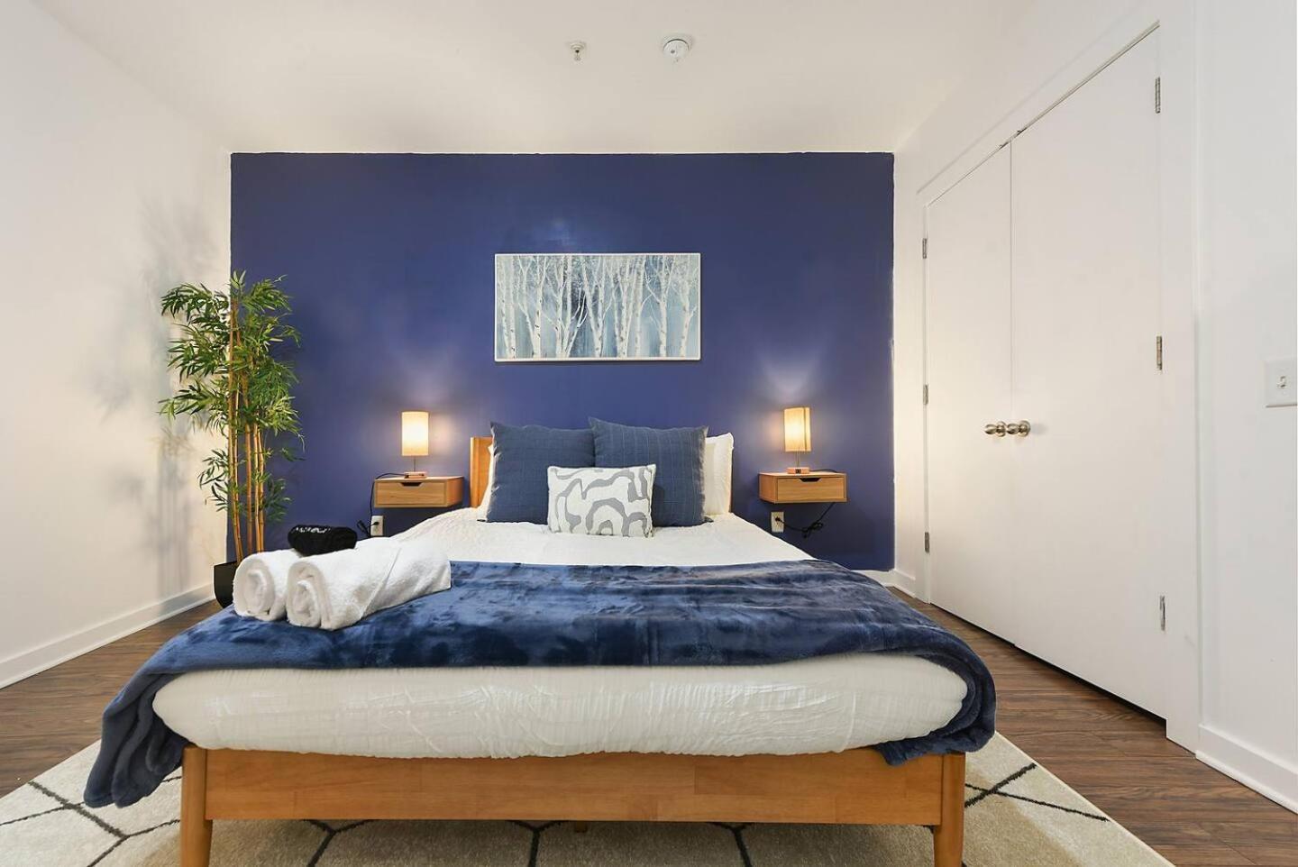 1 Bedroom Downtown Pittsburgh With Best Roof Top View