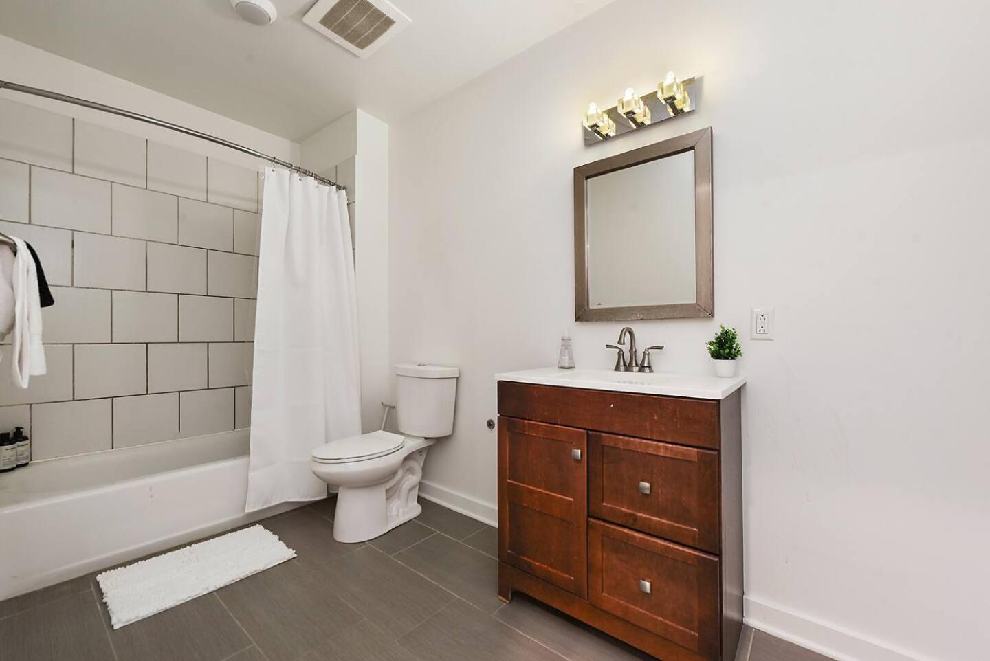 1 Bedroom Downtown Pittsburgh With Best Roof Top View Apartment