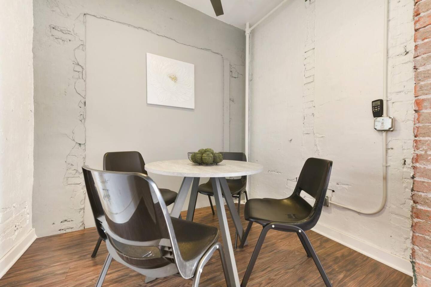 1 Bedroom Downtown Pittsburgh With Best Roof Top View *