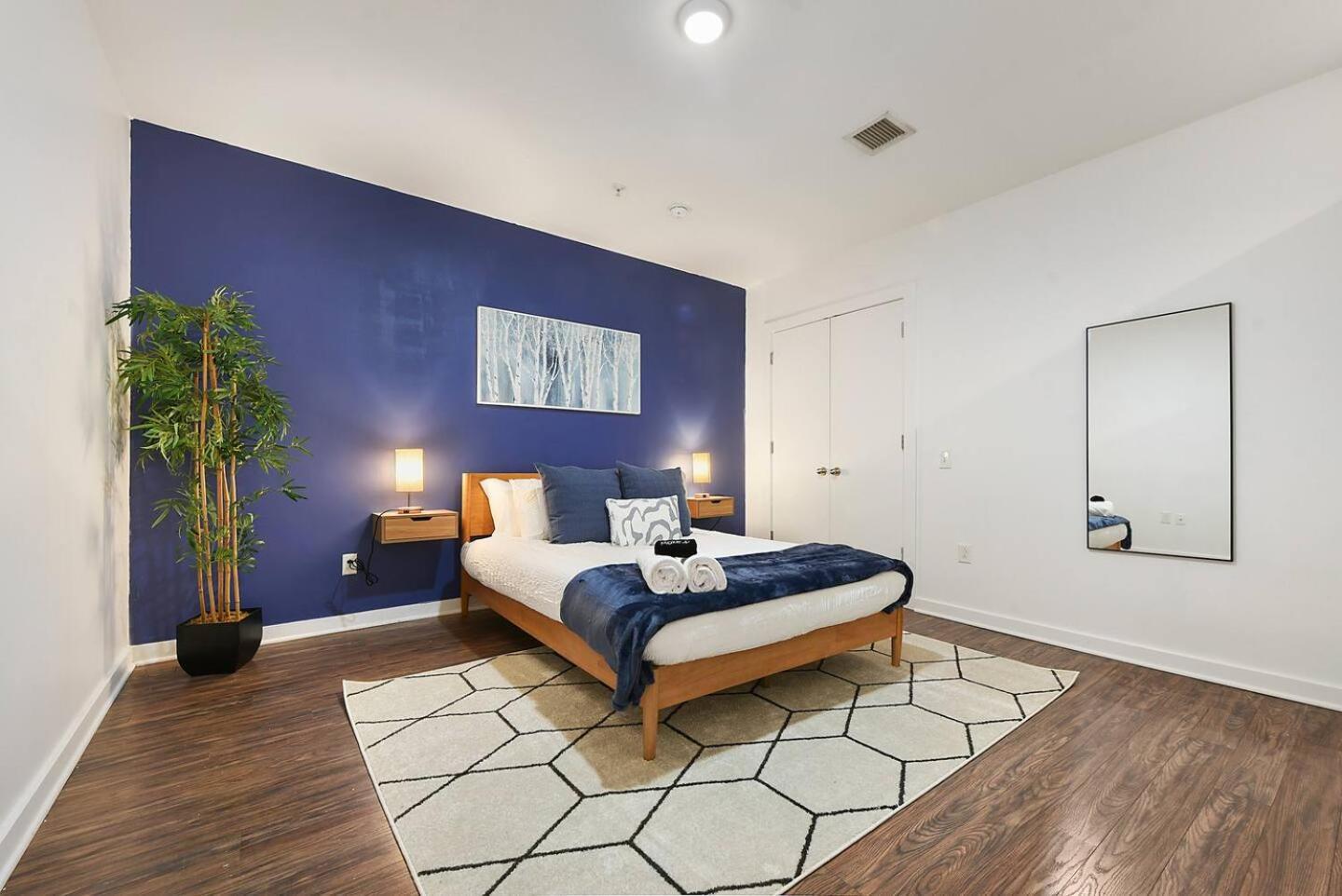 Apartment 1 Bedroom Downtown Pittsburgh With Best Roof Top View Pittsburgh