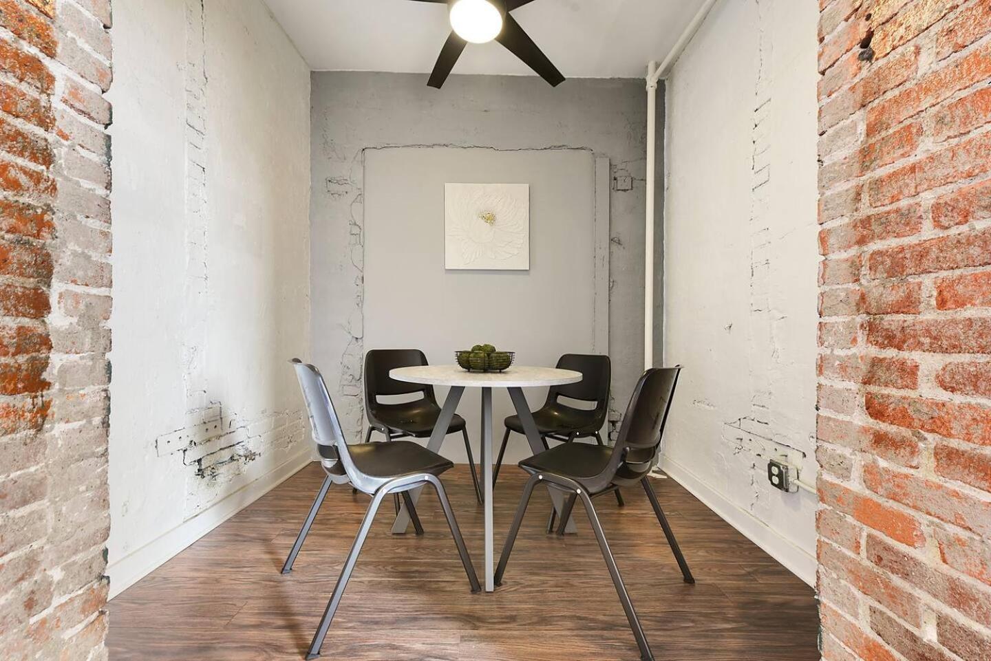 1 Bedroom Downtown Pittsburgh With Best Roof Top View Pittsburgh