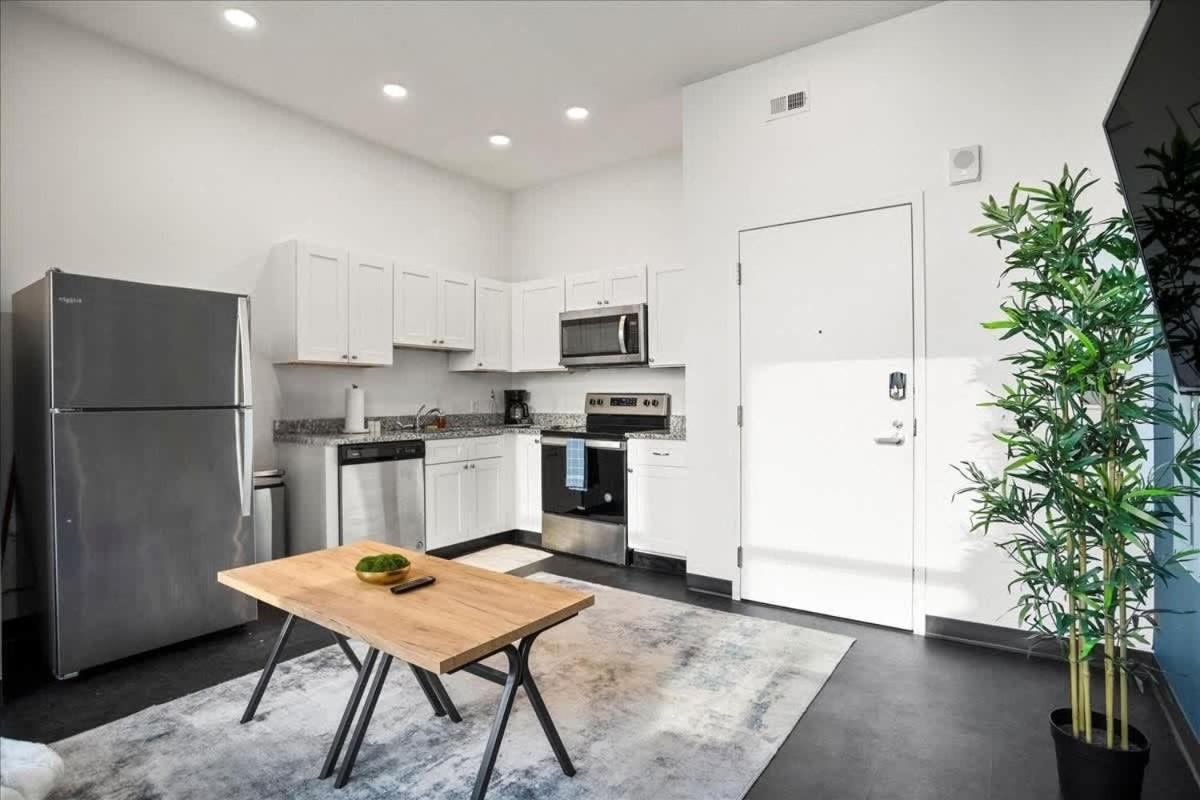 Living Budget Friendly 1bd Walk To Stadiums Holiday home Pittsburgh