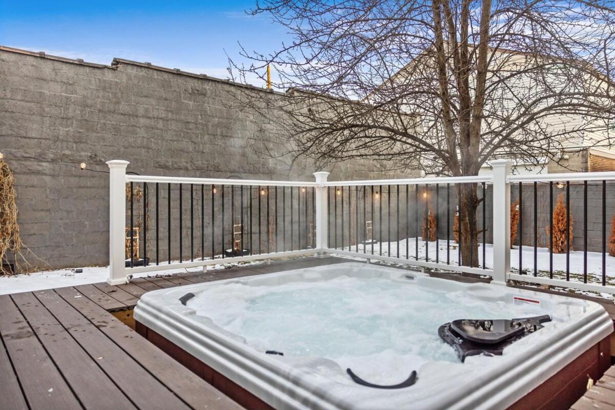 A Part Of History! Gated Yard, Hot Tub, 5 Br Holiday home *