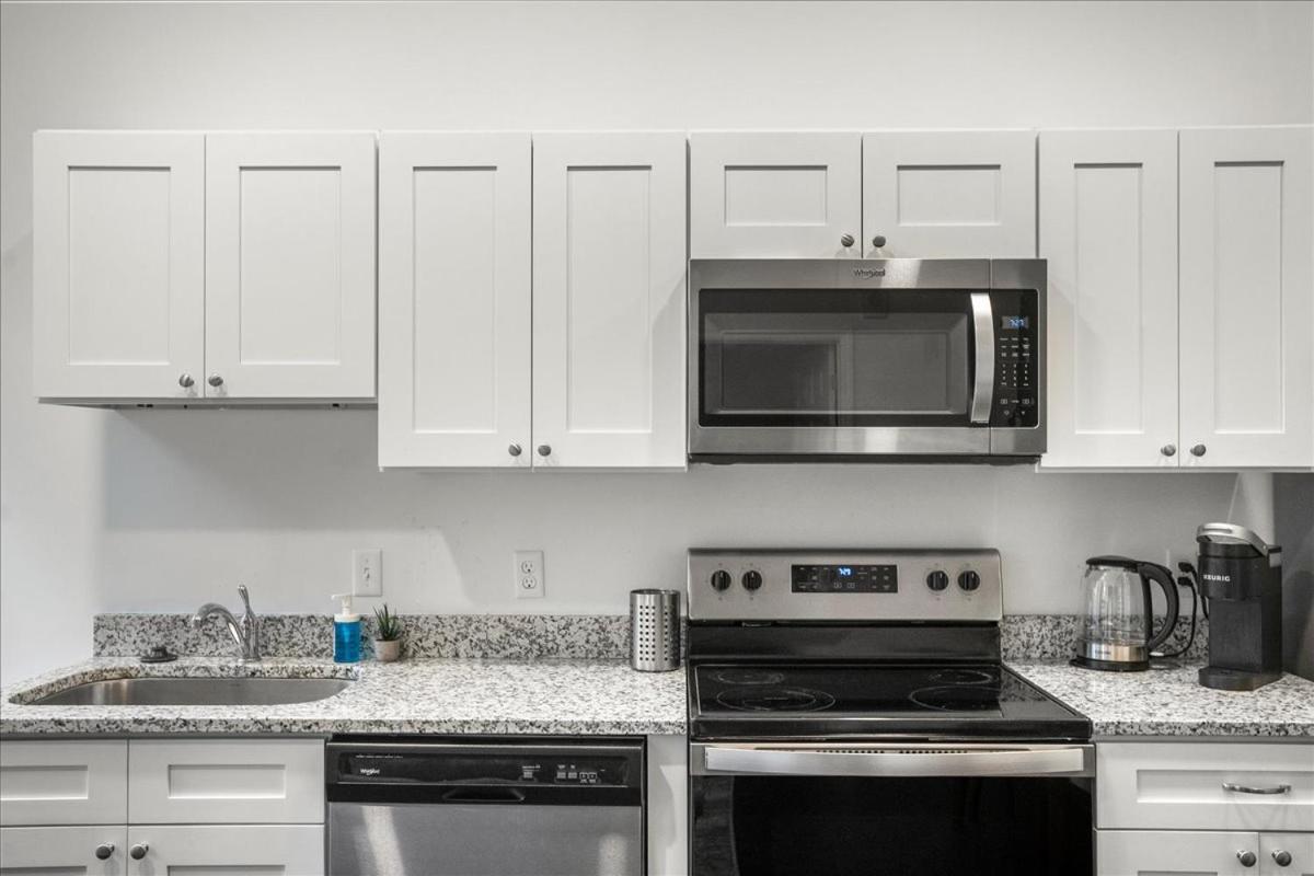 Living Budget Friendly 1bd Walk To Stadiums Pittsburgh