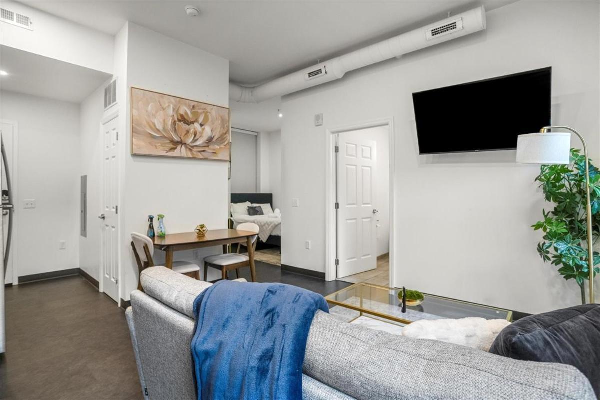 Living Budget Friendly 1bd Walk To Stadiums