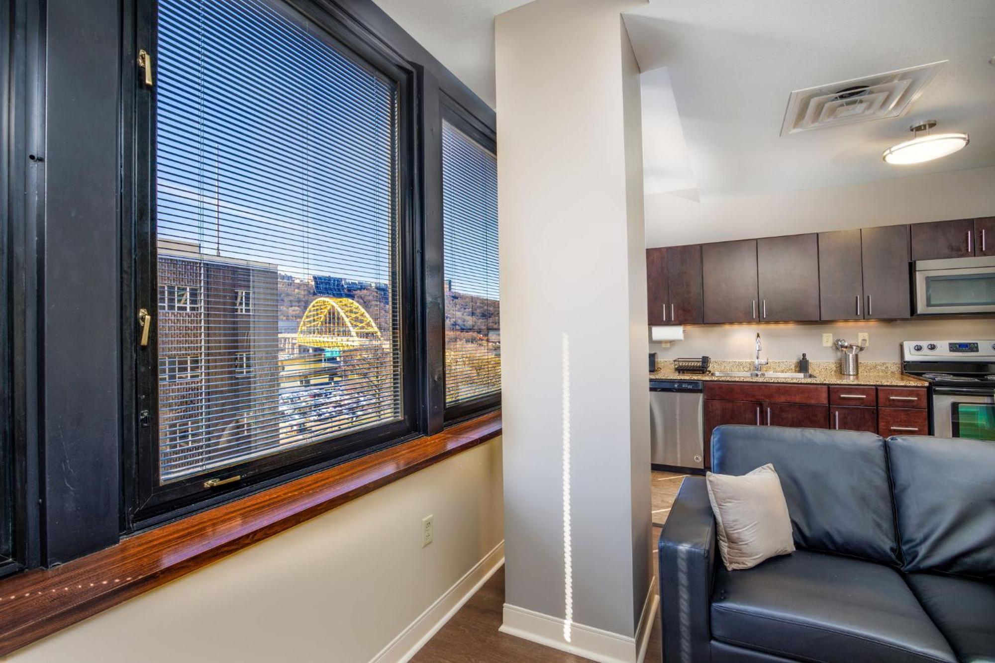 Modern Chic Heart Of 24-7 Parking Gym Lounge *
