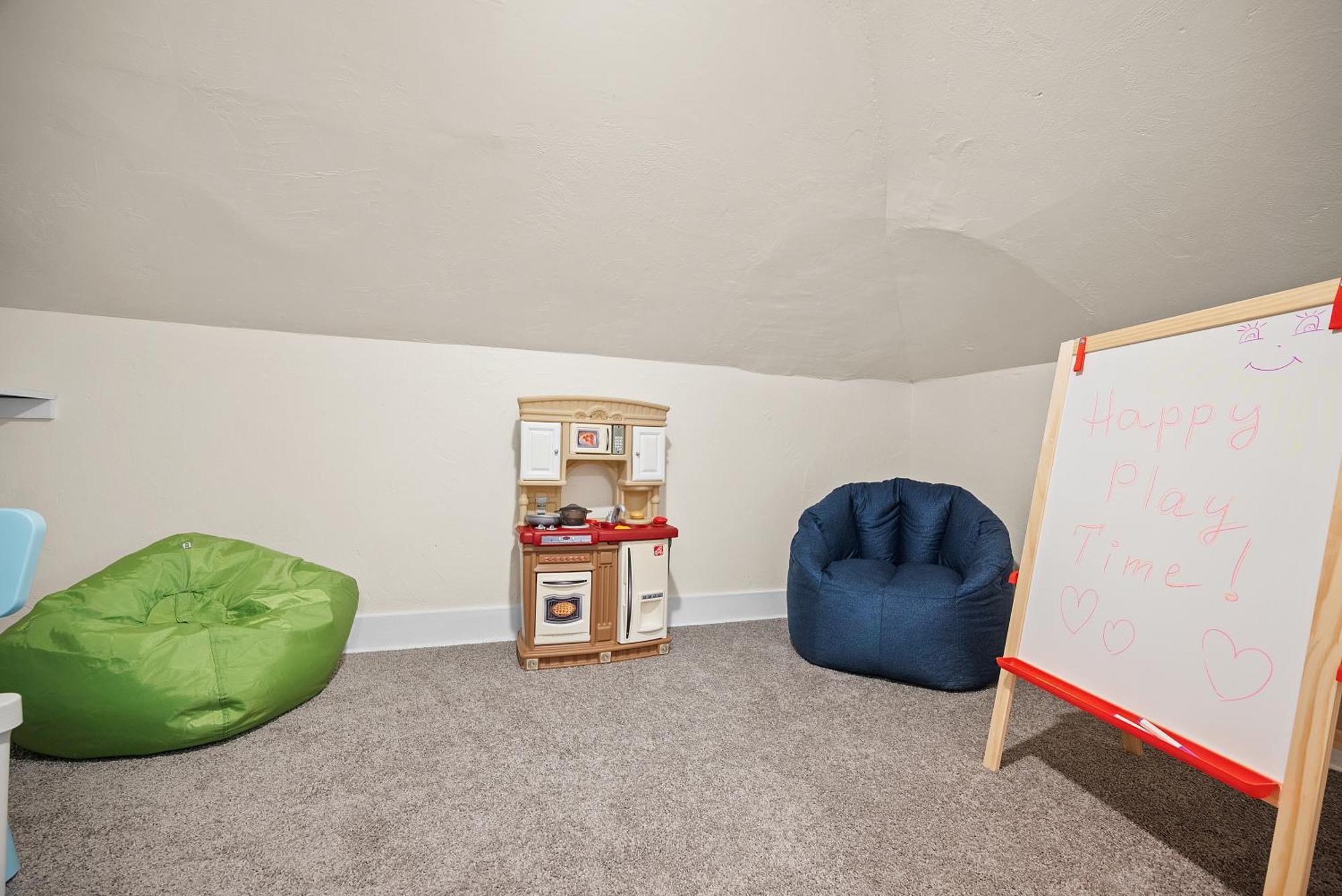 Unique Highland Park 2 Bdr Loft Sleeps 5 Apartment