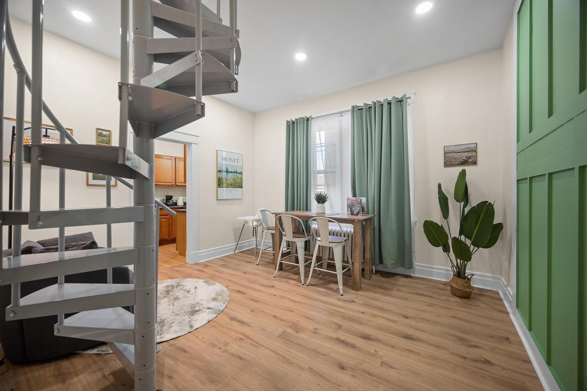 Unique Highland Park 2 Bdr Loft Sleeps 5 *