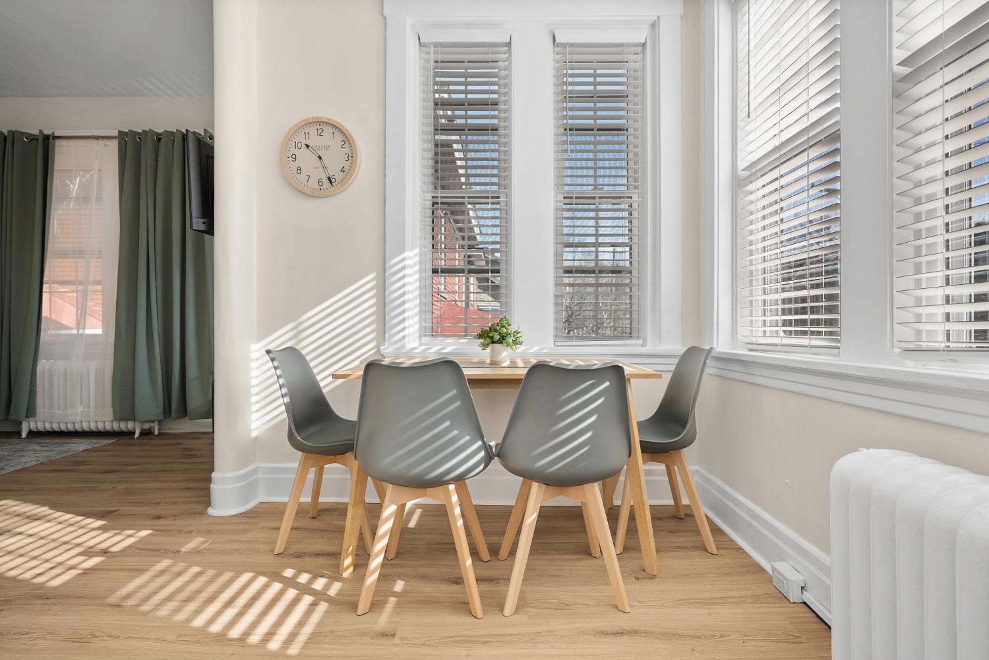 Apartment Charming With Sun Sleeps 4 *