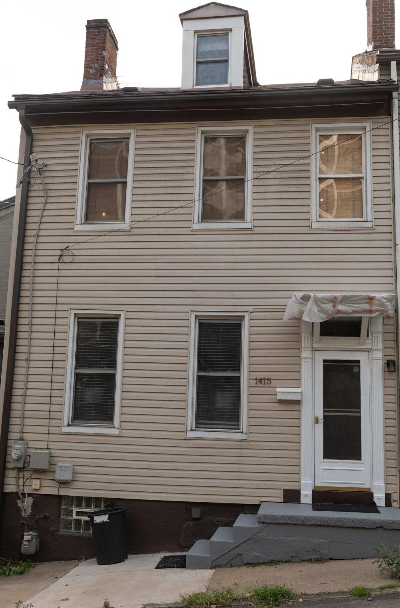 Beautiful 3-bed W Parking Near Agh