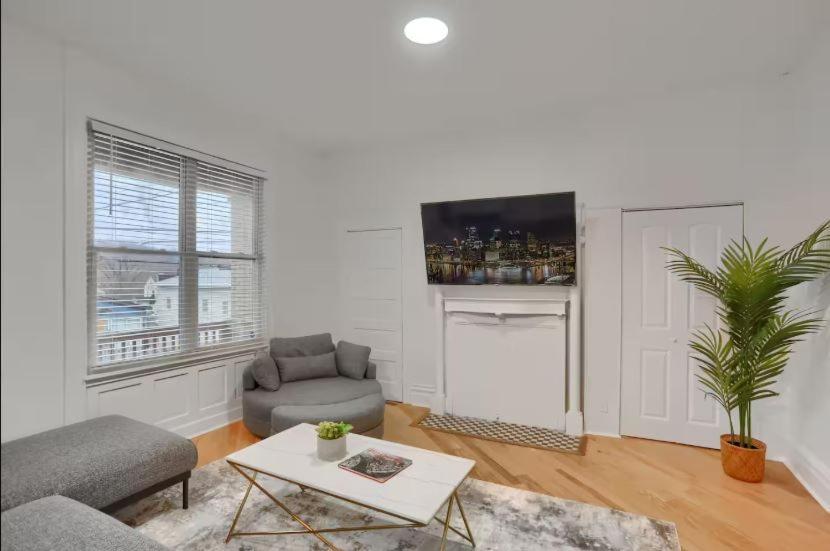 Modern &spacious 4bd House In With Parking * Pittsburgh