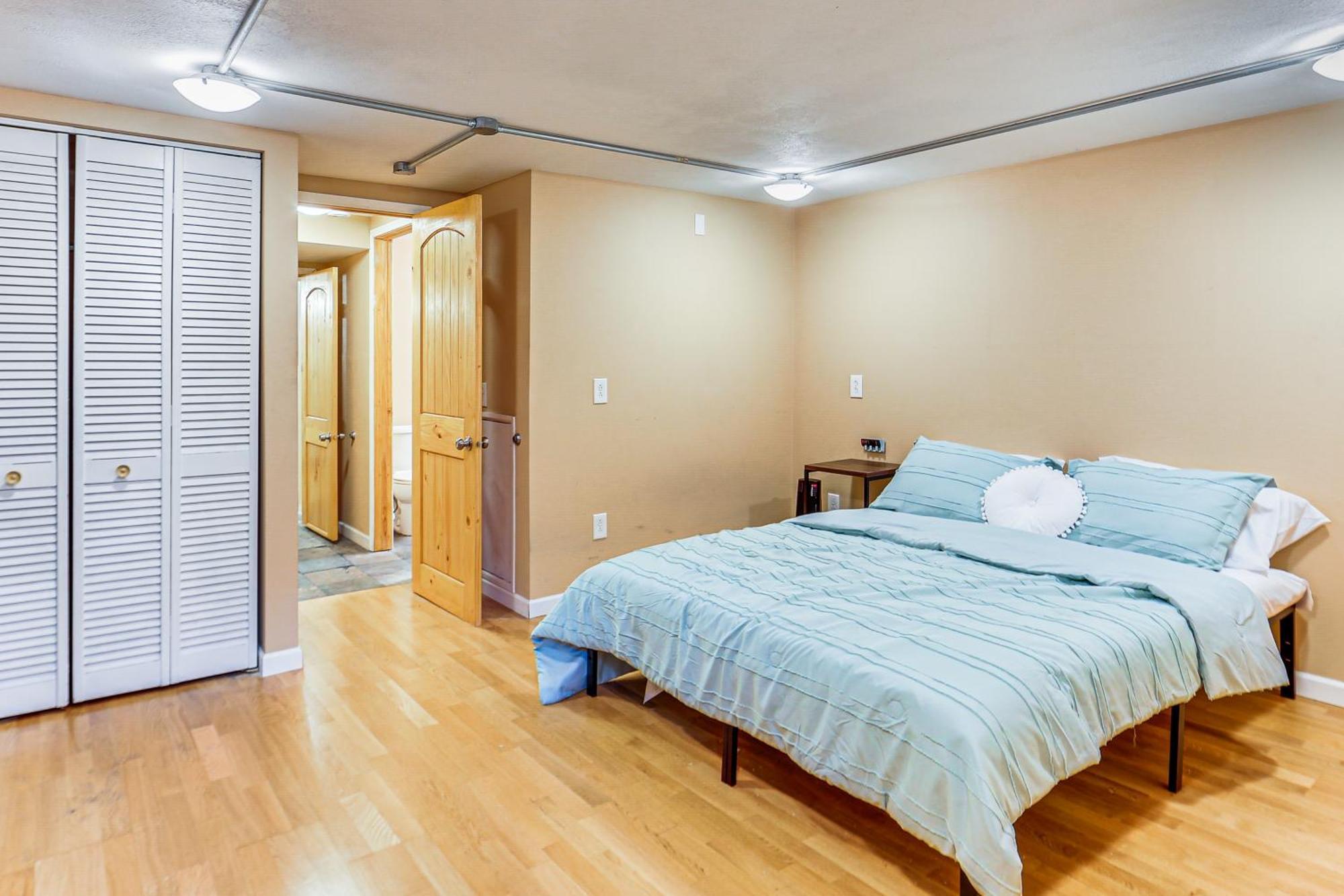 Apartment Walkable In The Heart Of Pittsburgh!