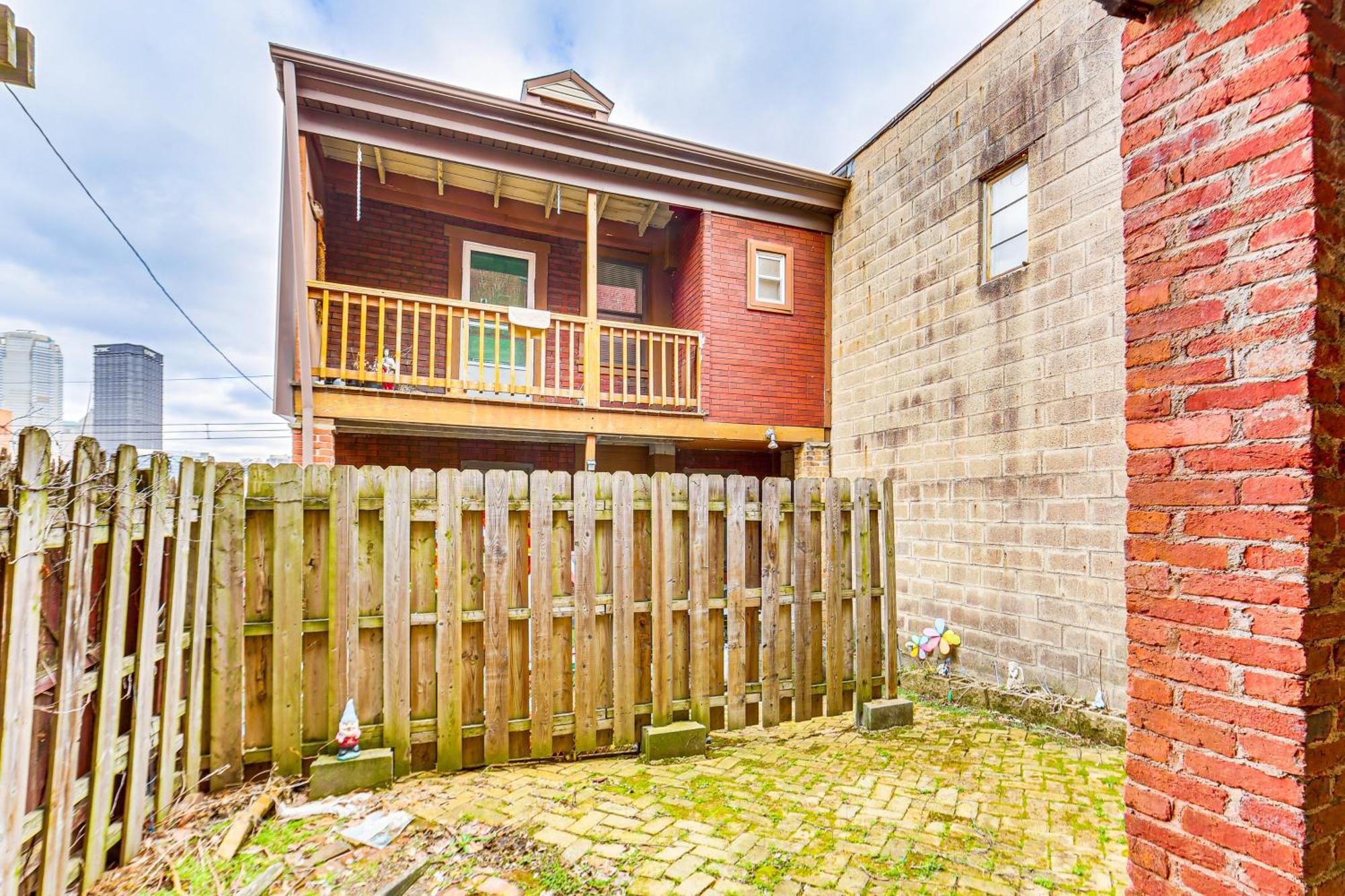 Apartment Walkable In The Heart Of Pittsburgh!