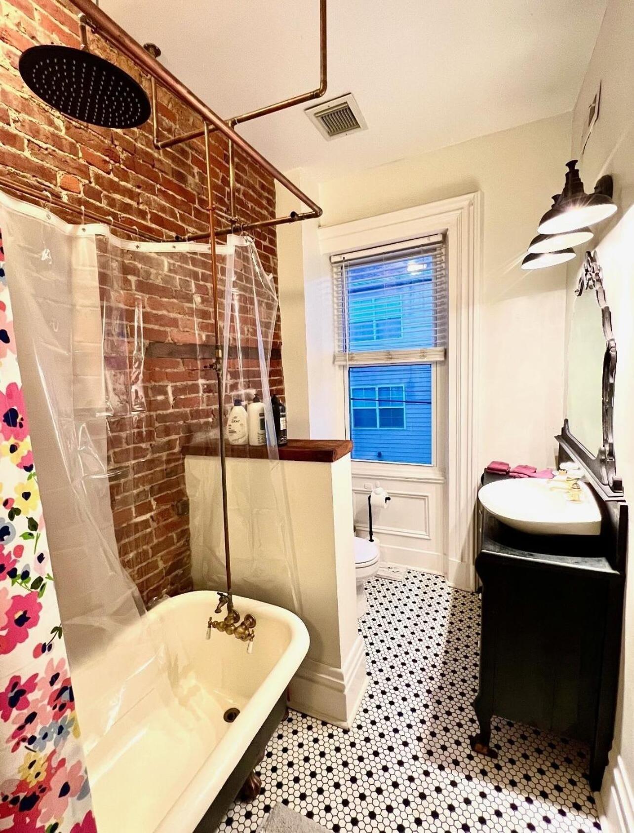 4 Bed Northside - Amazing Location Holiday home Pittsburgh