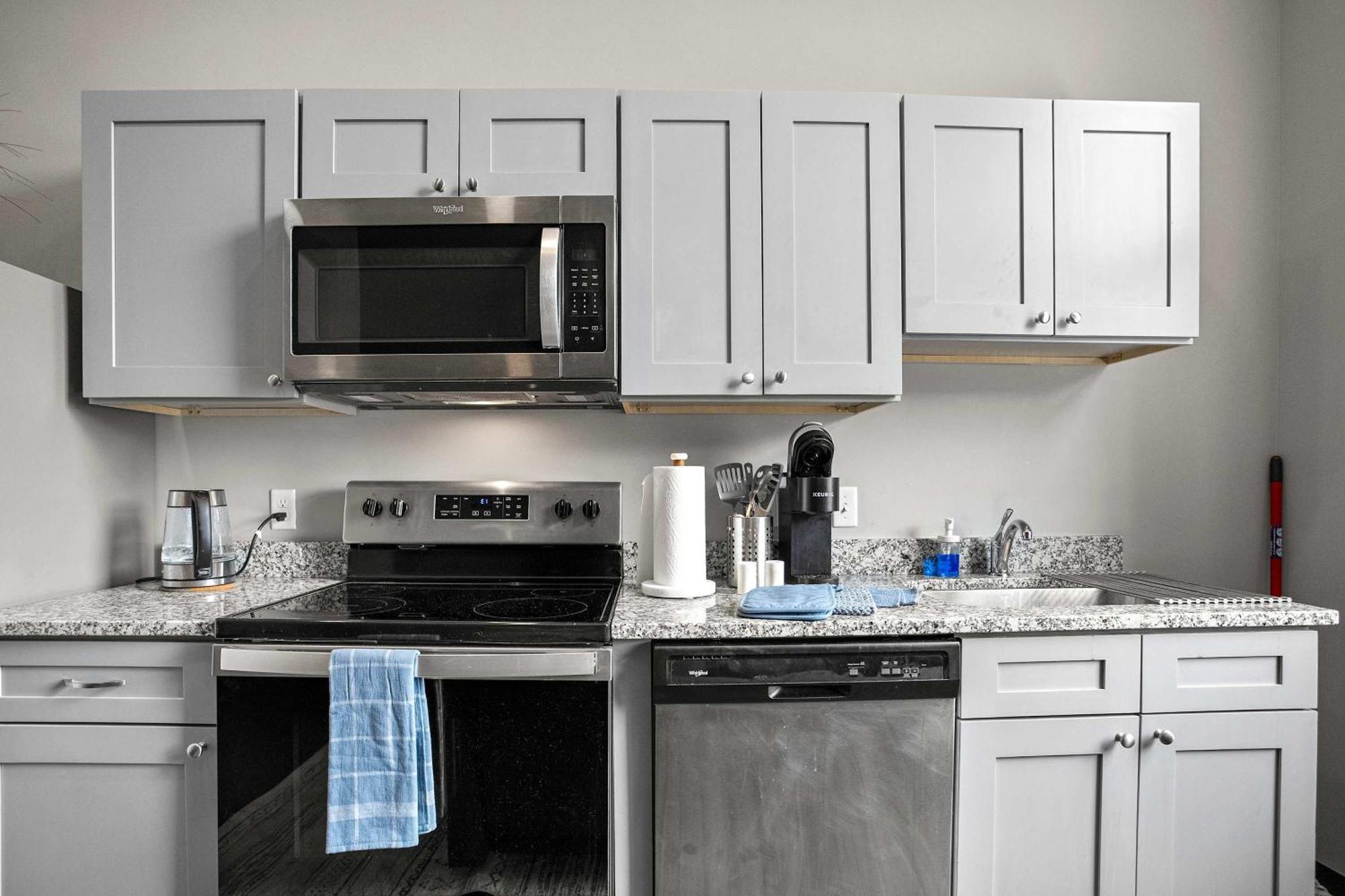 Cozysuites Modern 1br In Downtown Pitts 10 Apartment *