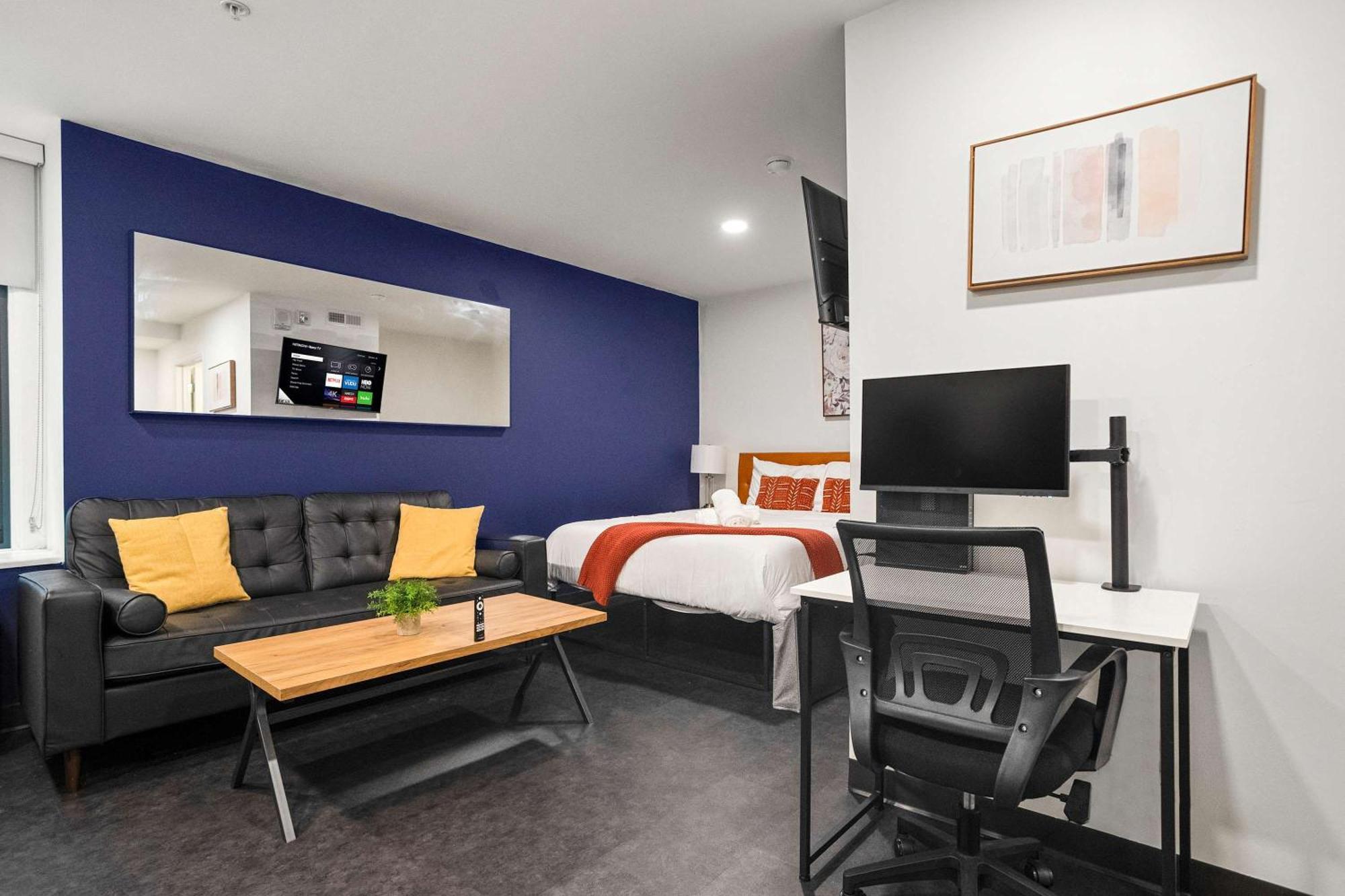 Cozysuites Stunning 1br In Downtown Pitts 1 Apartment