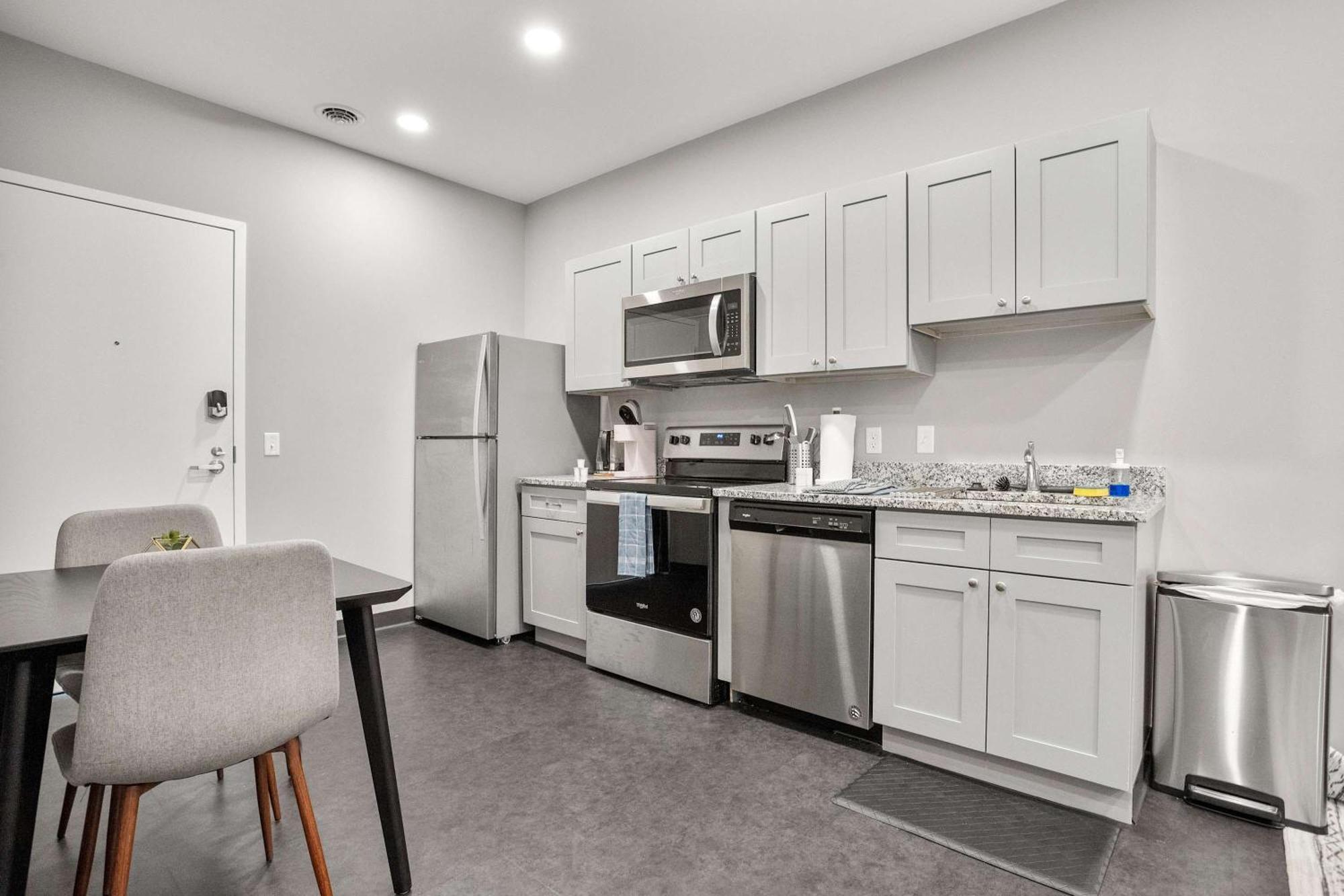 Cozysuites Modern 1br In Downtown Pitts #4 Apartment