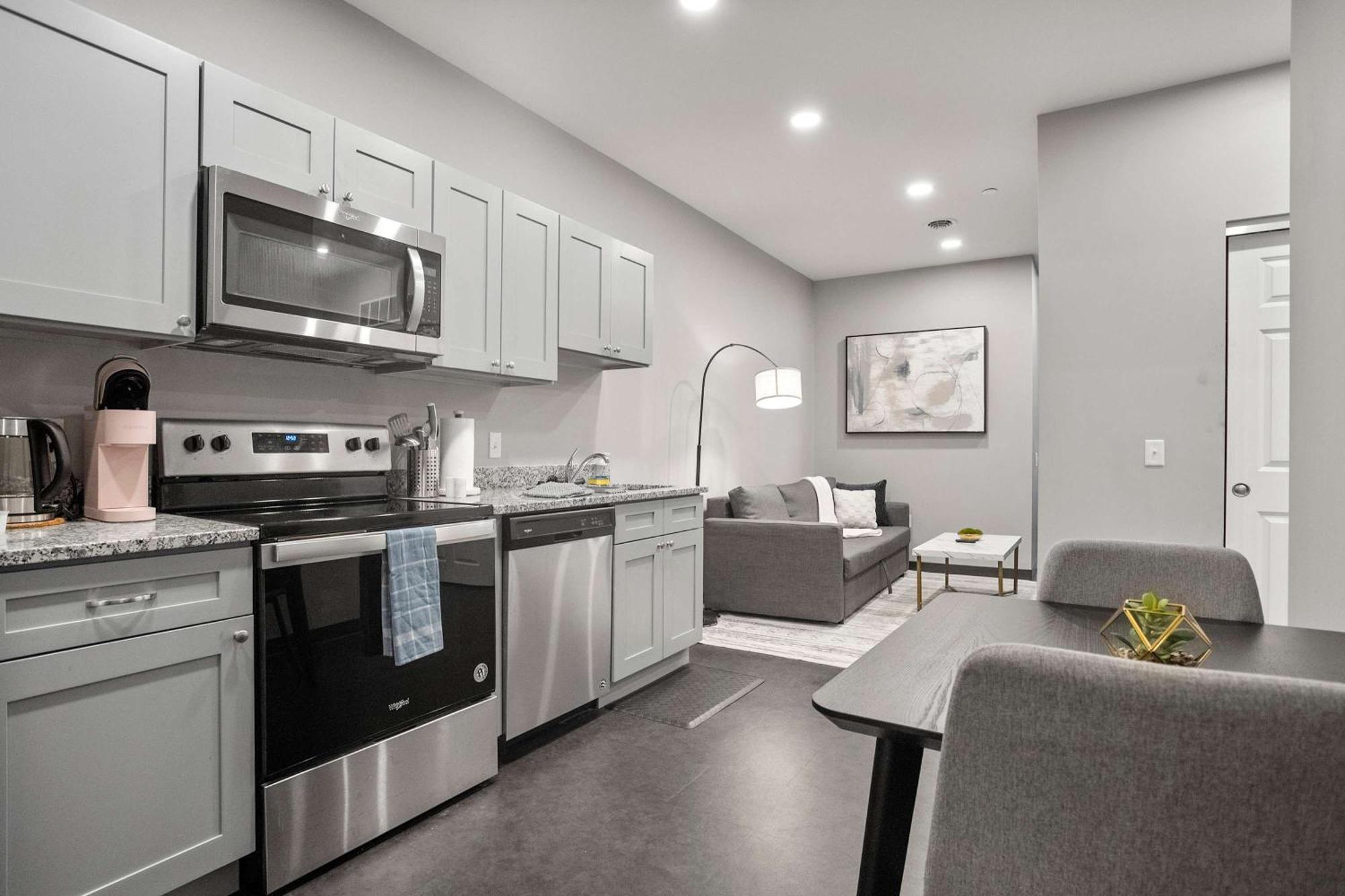 Cozysuites Modern 1br In Downtown Pitts #4 Apartment *