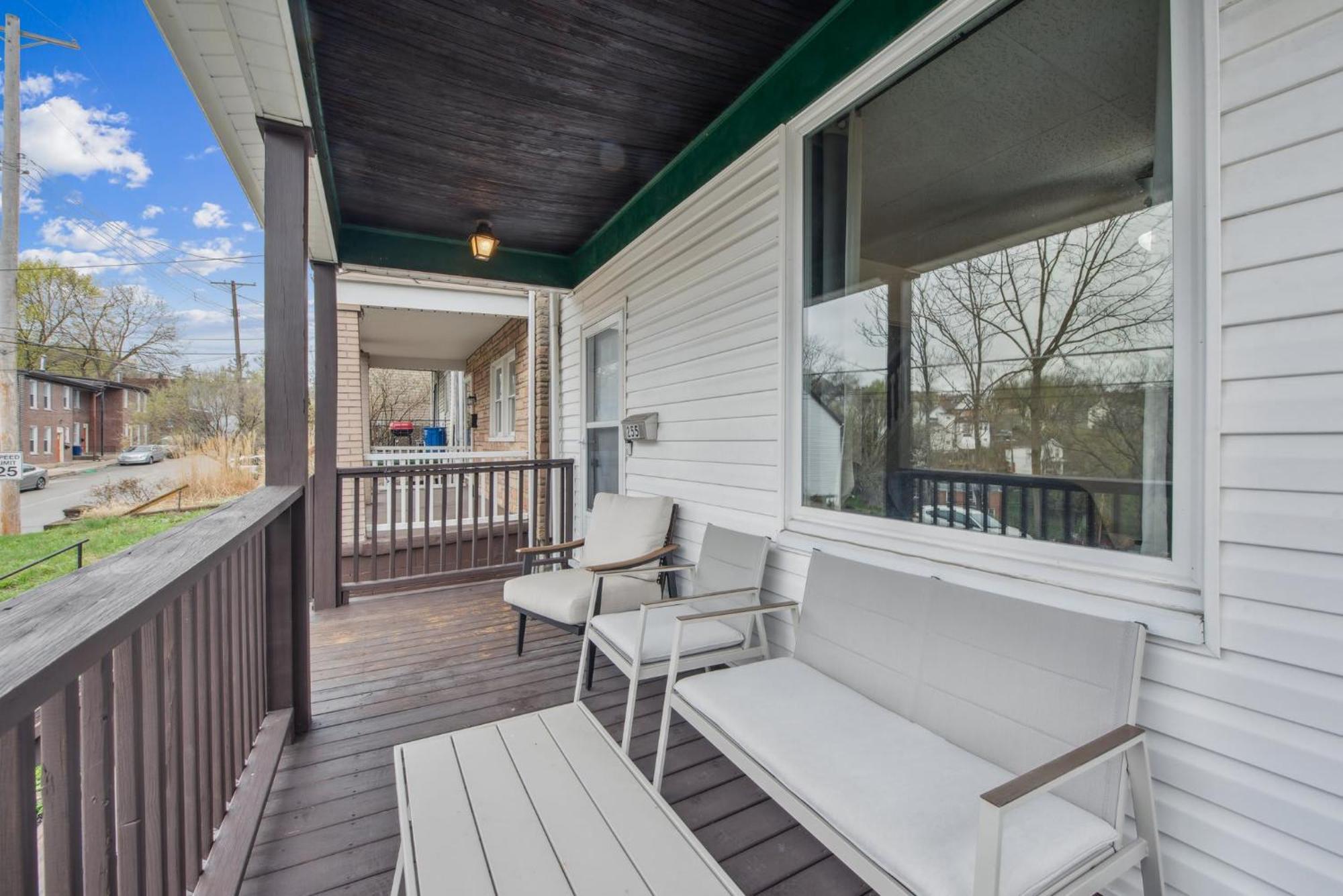 Modern Family Friendly 3 Bedroom Great Location Holiday home Pittsburgh
