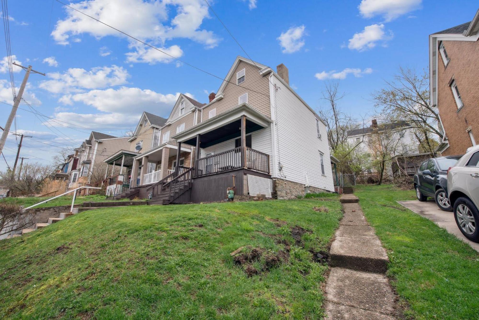 Modern Family Friendly 3 Bedroom Great Location