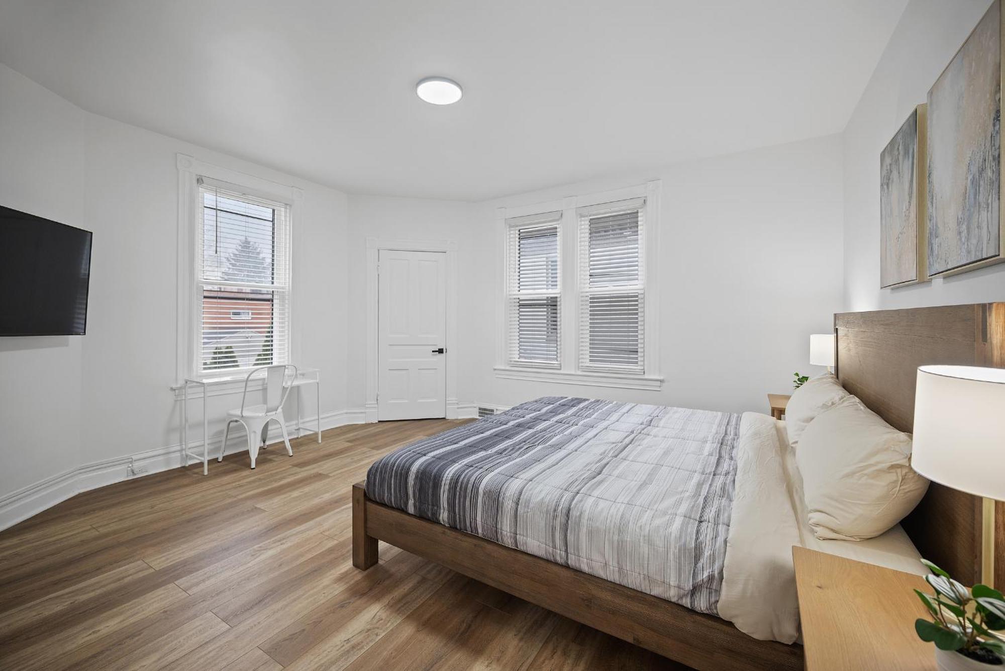 Shadyside, !e Modern And Bright Private Bedroom With Shared Bathroom * Pittsburgh