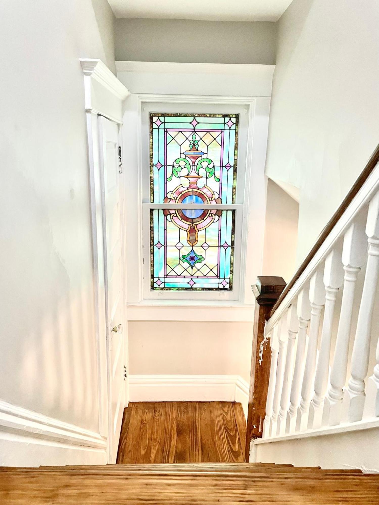 Holiday home Whimsical, Restored 100-year-old Home, 3 King & 2 Queen Beds Pittsburgh