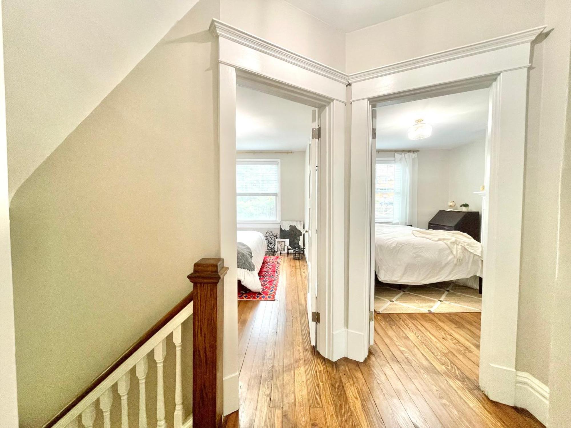Whimsical, Restored 100-year-old Home, 3 King & 2 Queen Beds Holiday home