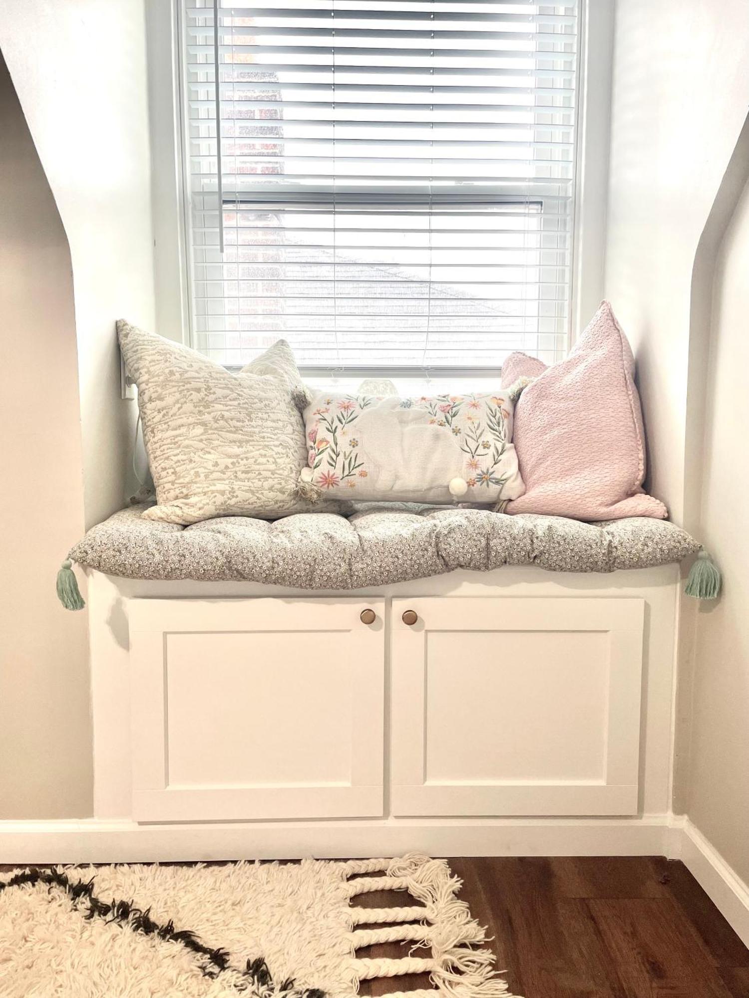 Holiday home Whimsical, Restored 100-year-old Home, 3 King & 2 Queen Beds