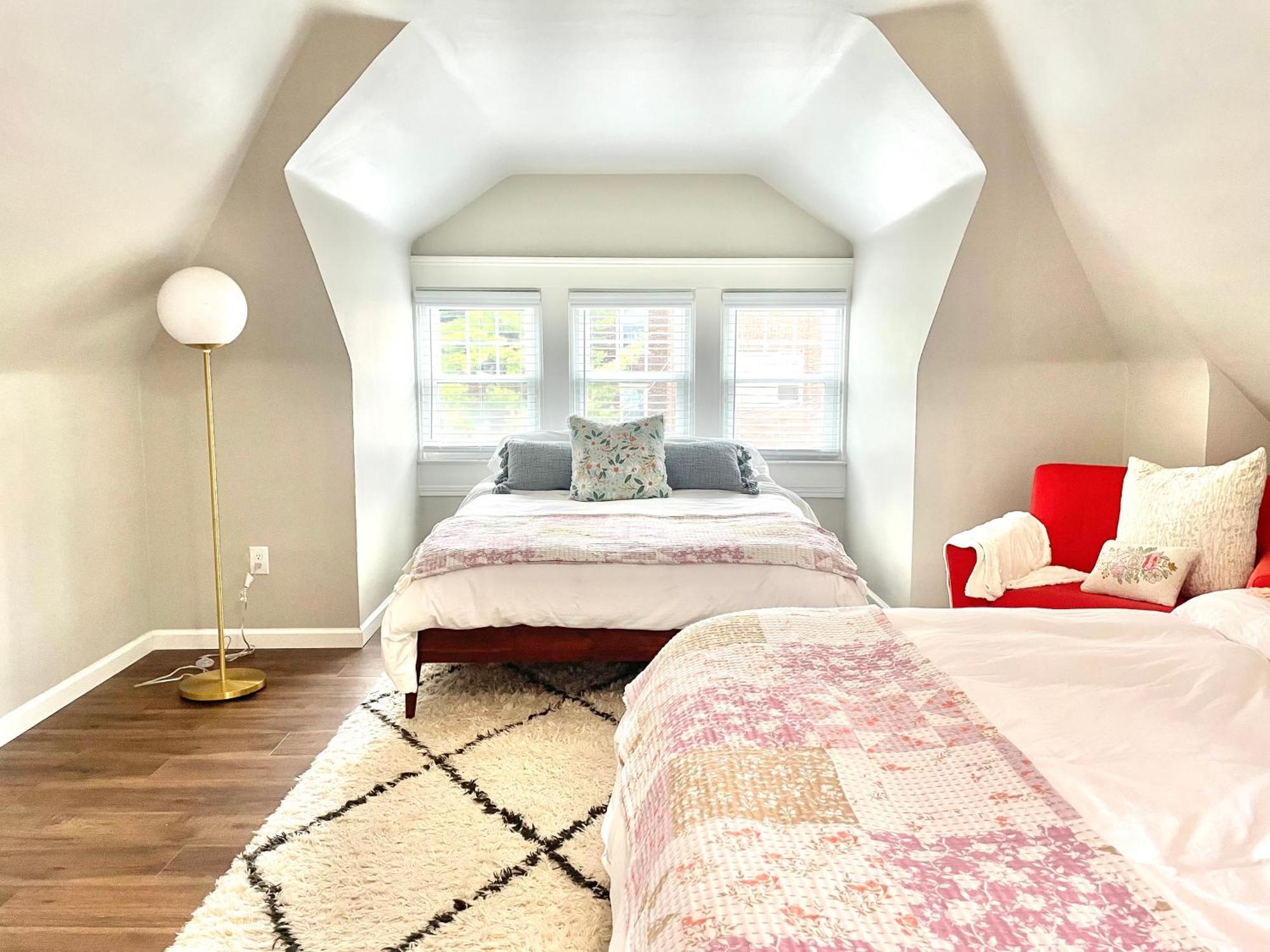 Whimsical, Restored 100-year-old Home, 3 King & 2 Queen Beds * Pittsburgh