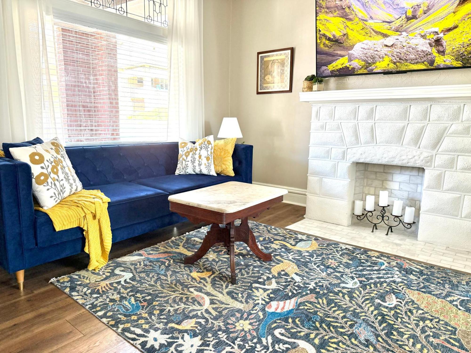 Whimsical, Restored 100-year-old Home, 3 King & 2 Queen Beds Holiday home