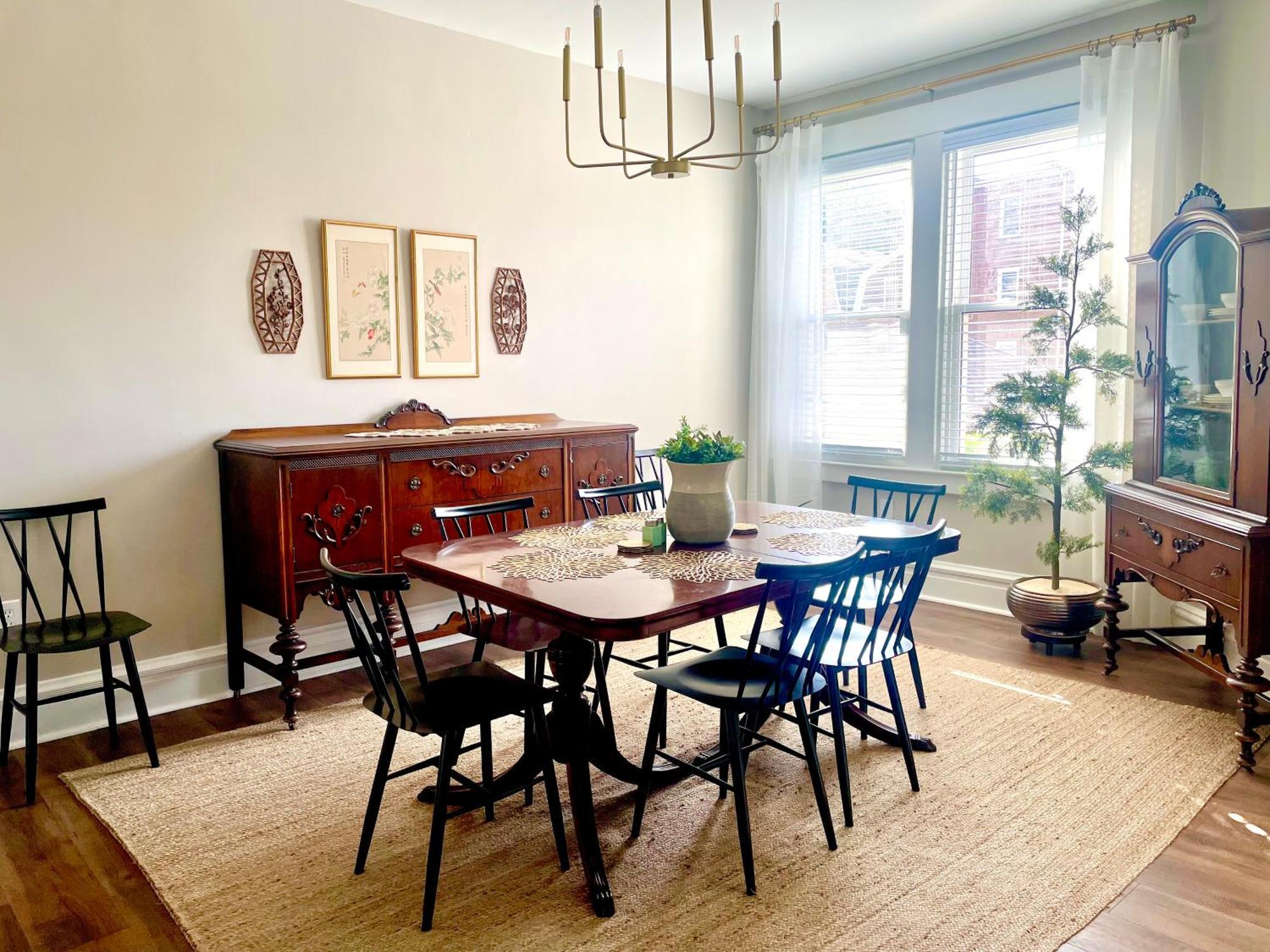 Whimsical, Restored 100-year-old Home, 3 King & 2 Queen Beds Holiday home