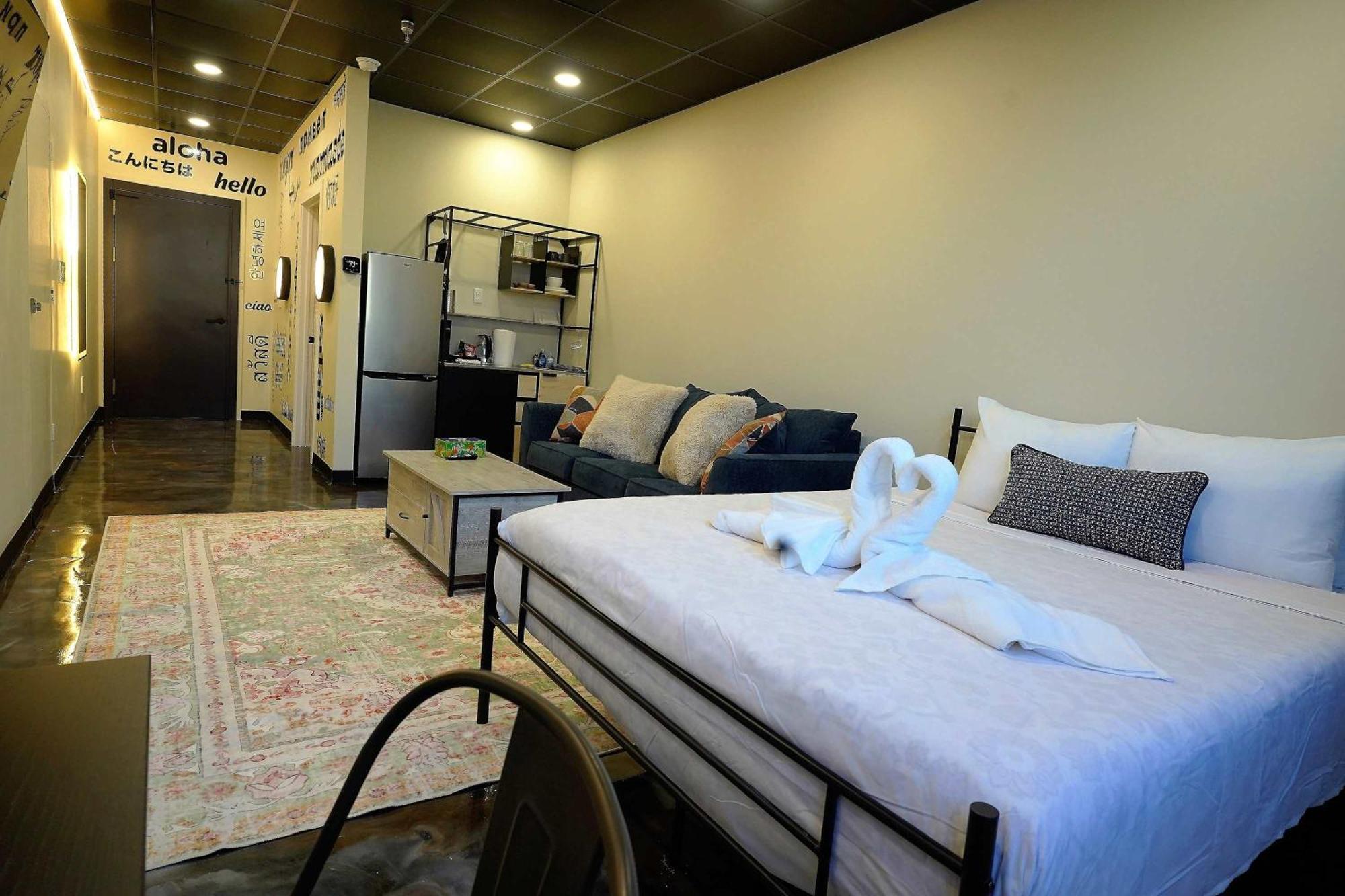 New Loft 5 Min Shadyside Or East Liberty Sleeps 4 Aparthotel Pittsburgh
