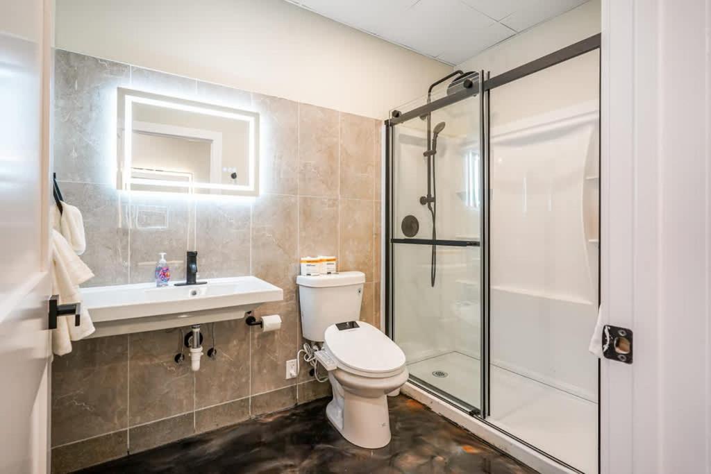 New Loft 5 Min To Ppg Or Convention Center Sleeps 4 Pittsburgh