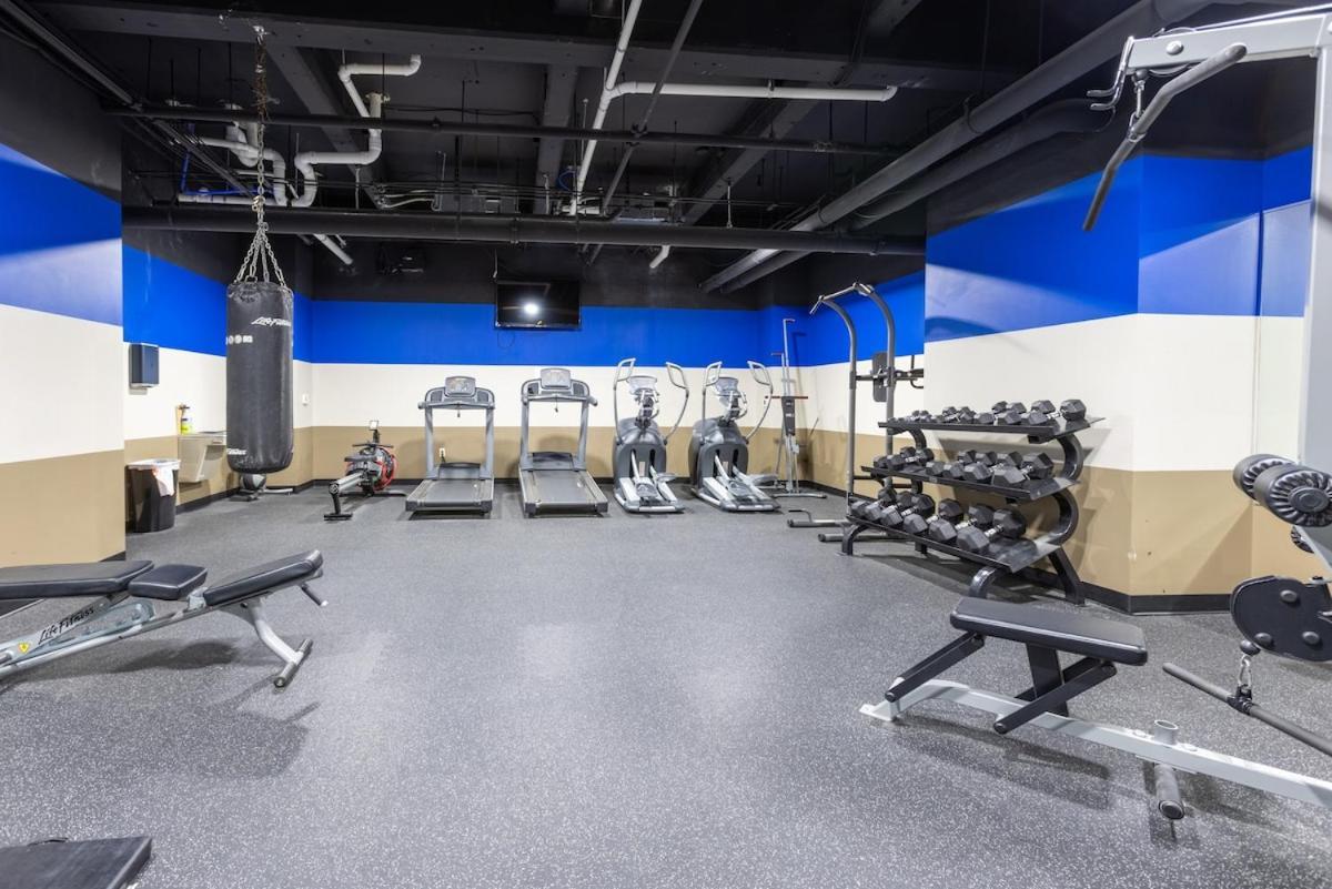 Steps 2 Everything! - King Bed - Amazing Roof And Gym * Pittsburgh