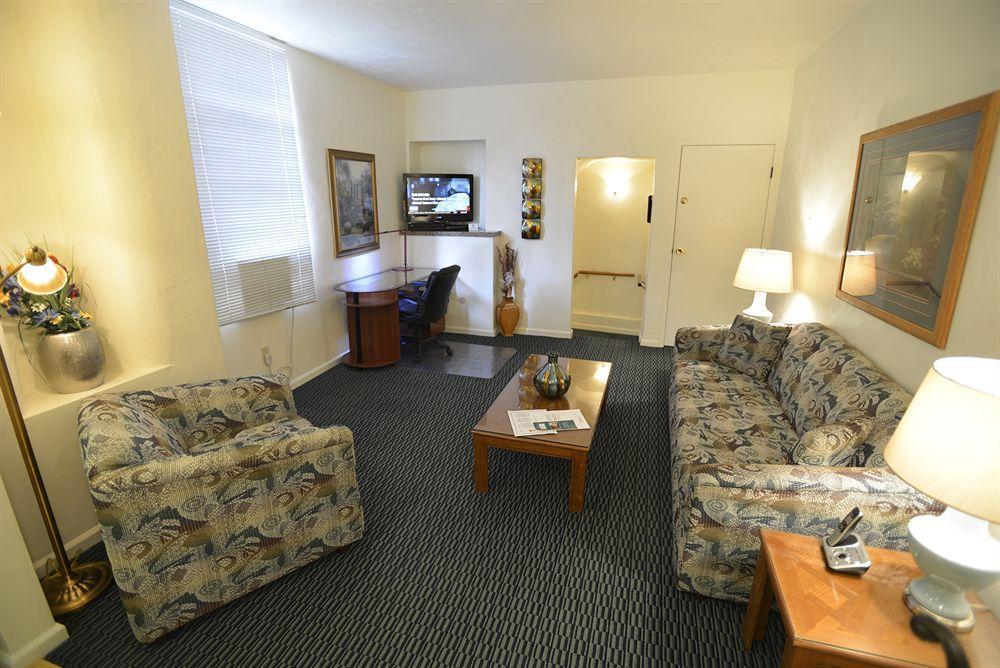 Hotel Friendship Suites